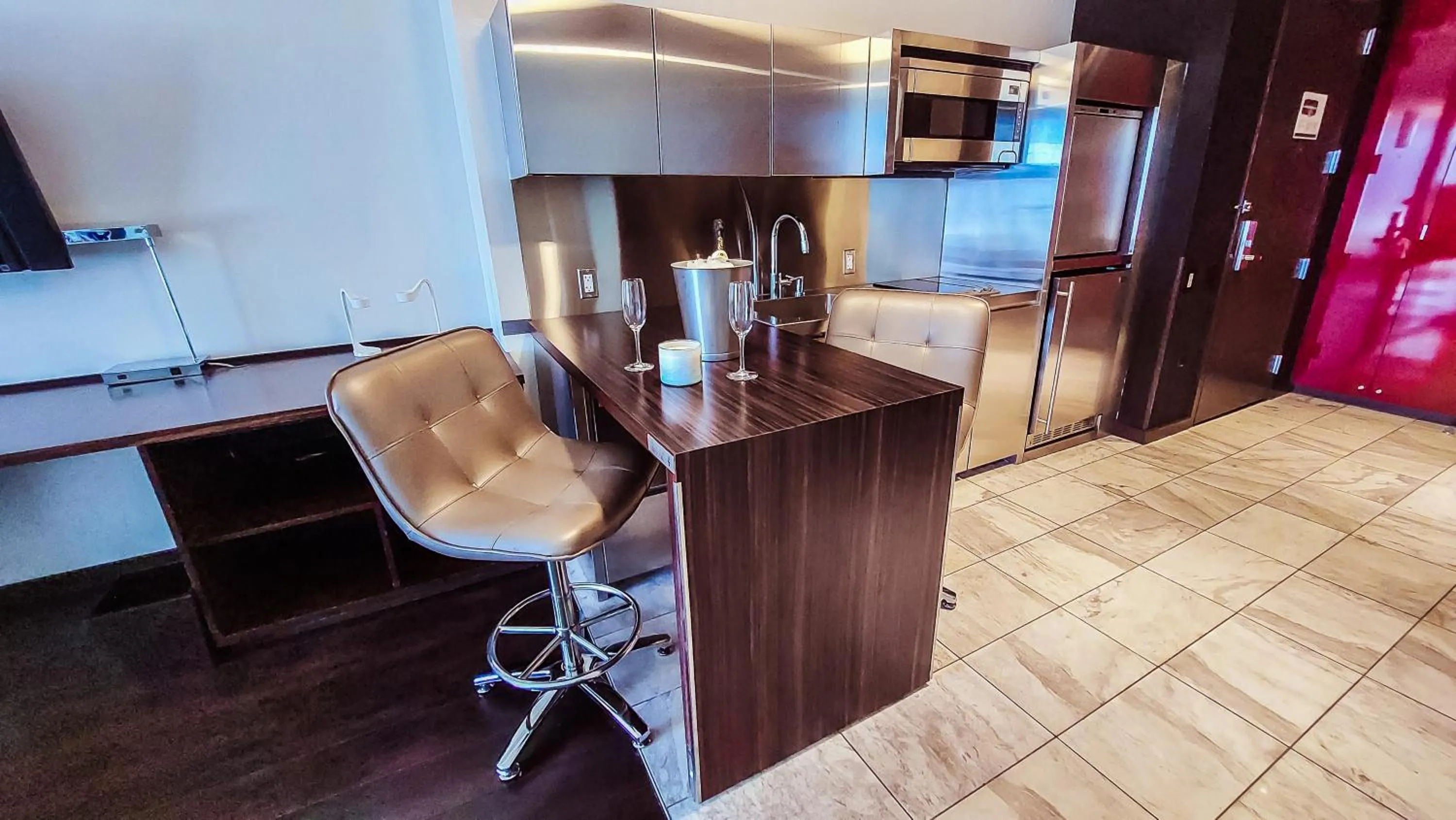 Luxury 53rd Flr Condo with Amazing Sunset View & Balcony NO ReFee at Palms Place