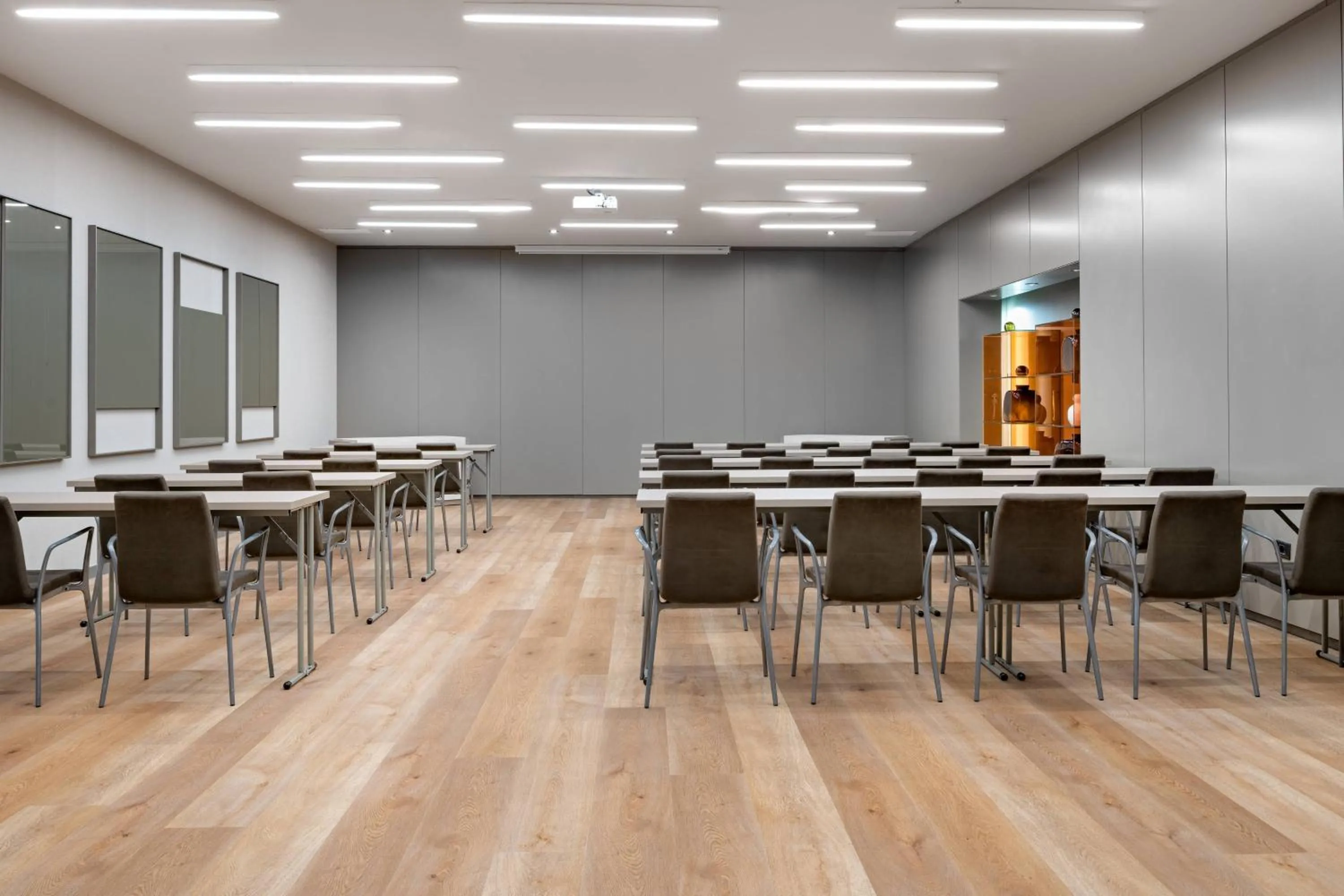 Meeting/conference room in AC Hotel Oviedo Fórum by Marriott