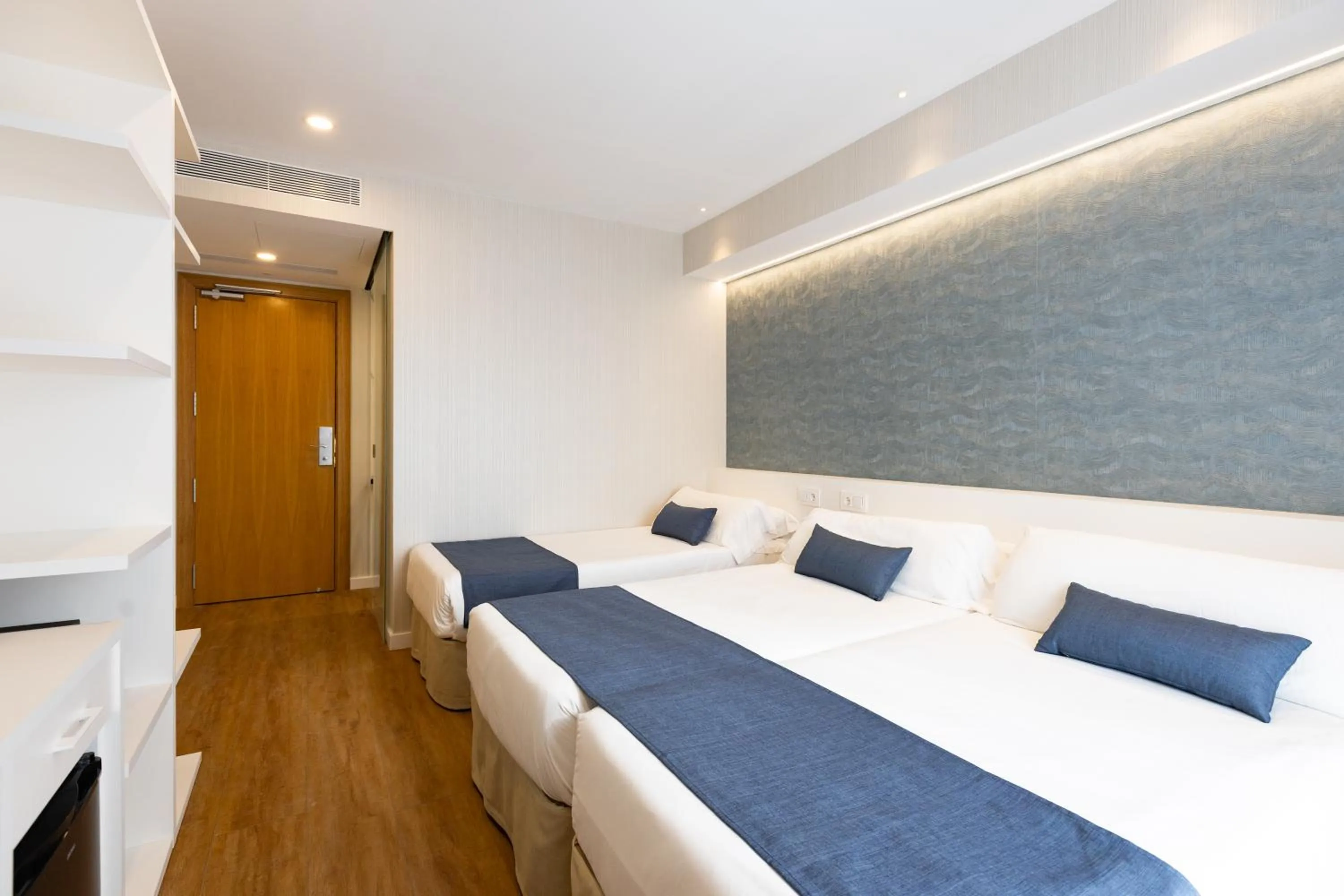 Photo of the whole room, Bed in Hotel Internacional