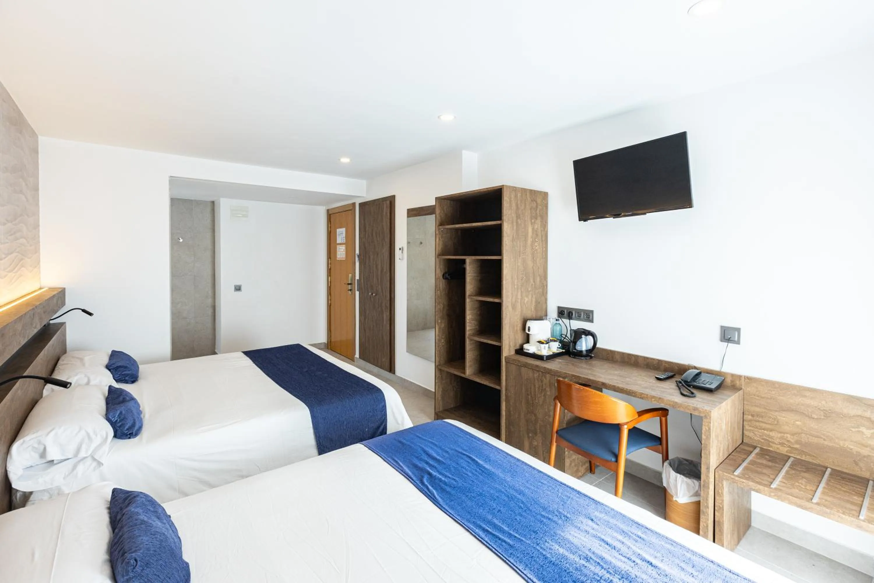 Photo of the whole room, Bed in Hotel Internacional