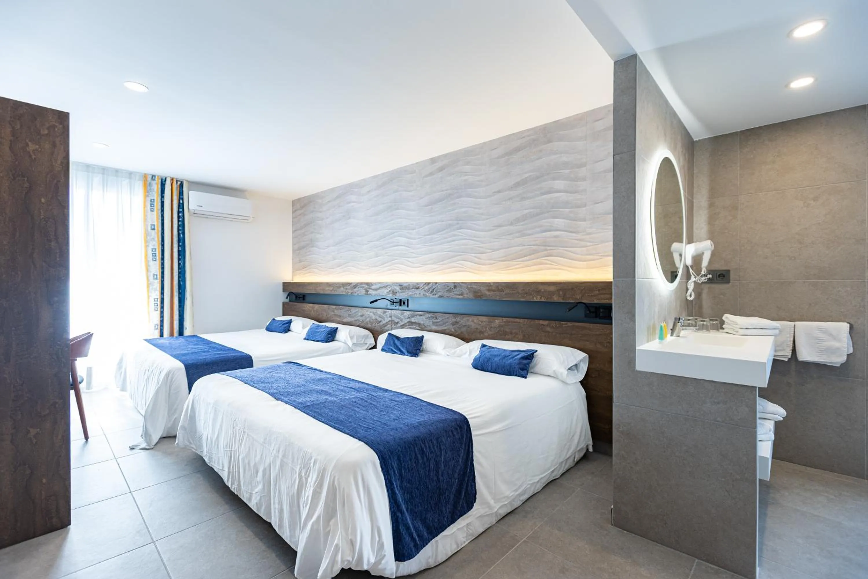 Photo of the whole room, Bed in Hotel Internacional