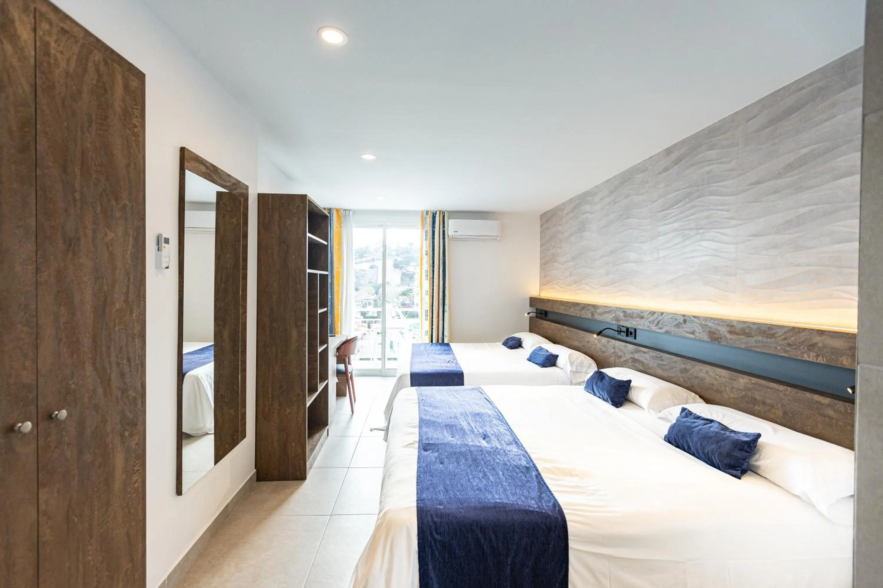 Photo of the whole room, Bed in Hotel Internacional