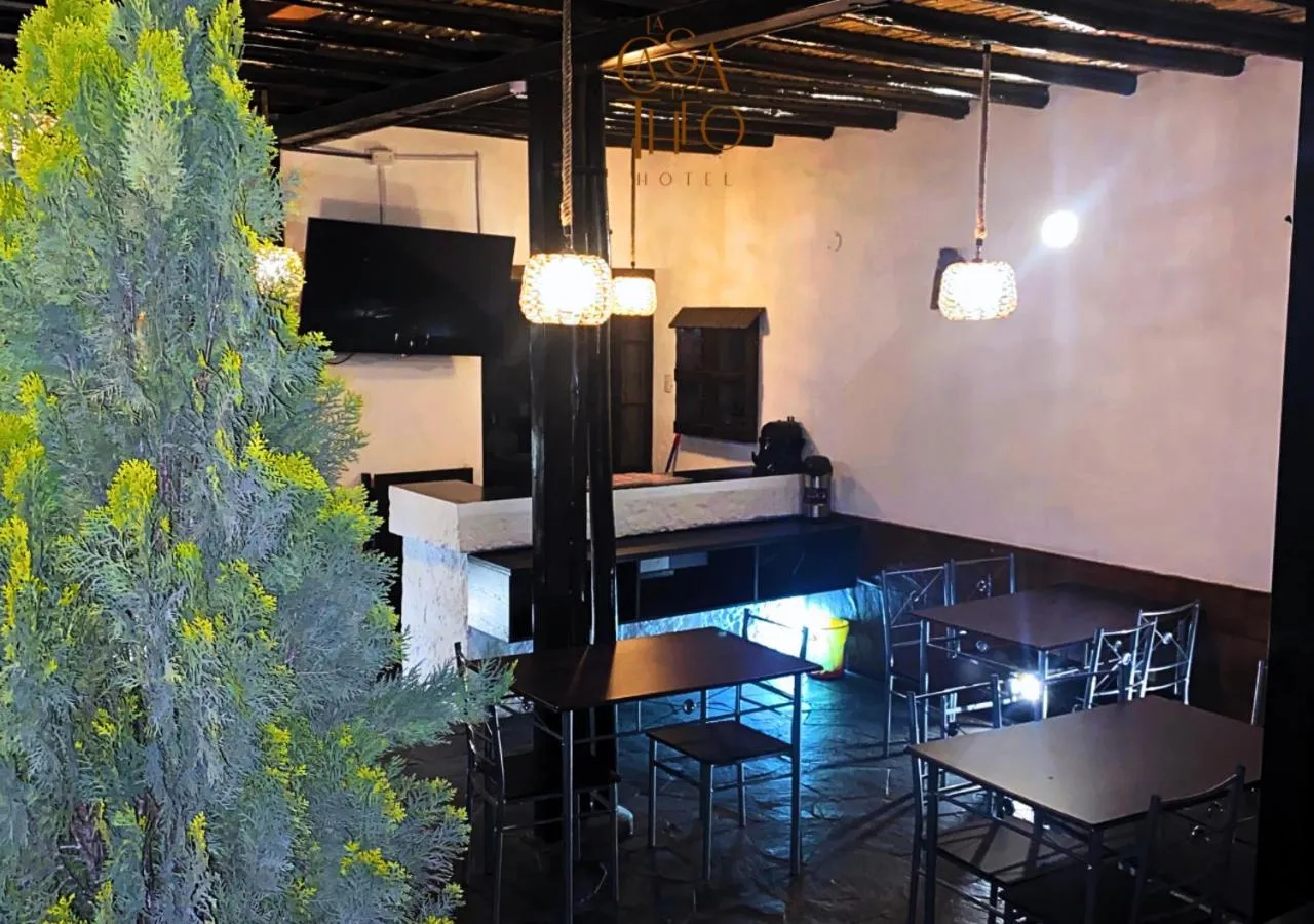 Dining area in La casa de theo