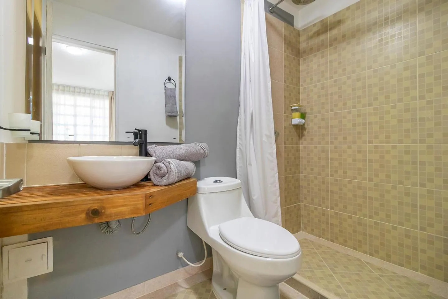 Shower in Corazon del Molino Corferias Bogota- Embajada Americana