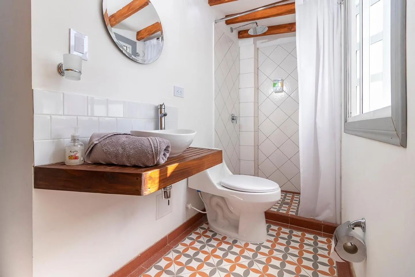 Shower in Corazon del Molino Corferias Bogota- Embajada Americana