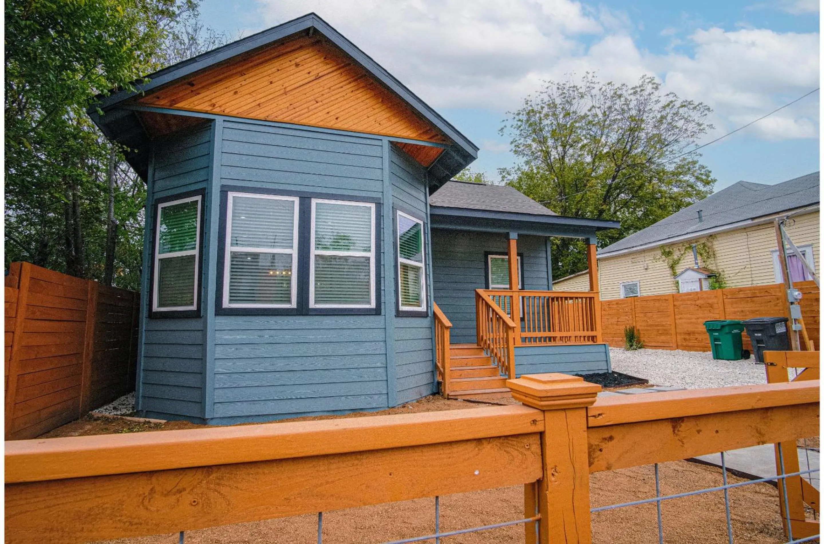 Property building in Exceptional 5BR So Close to Riverwalk and Downtown