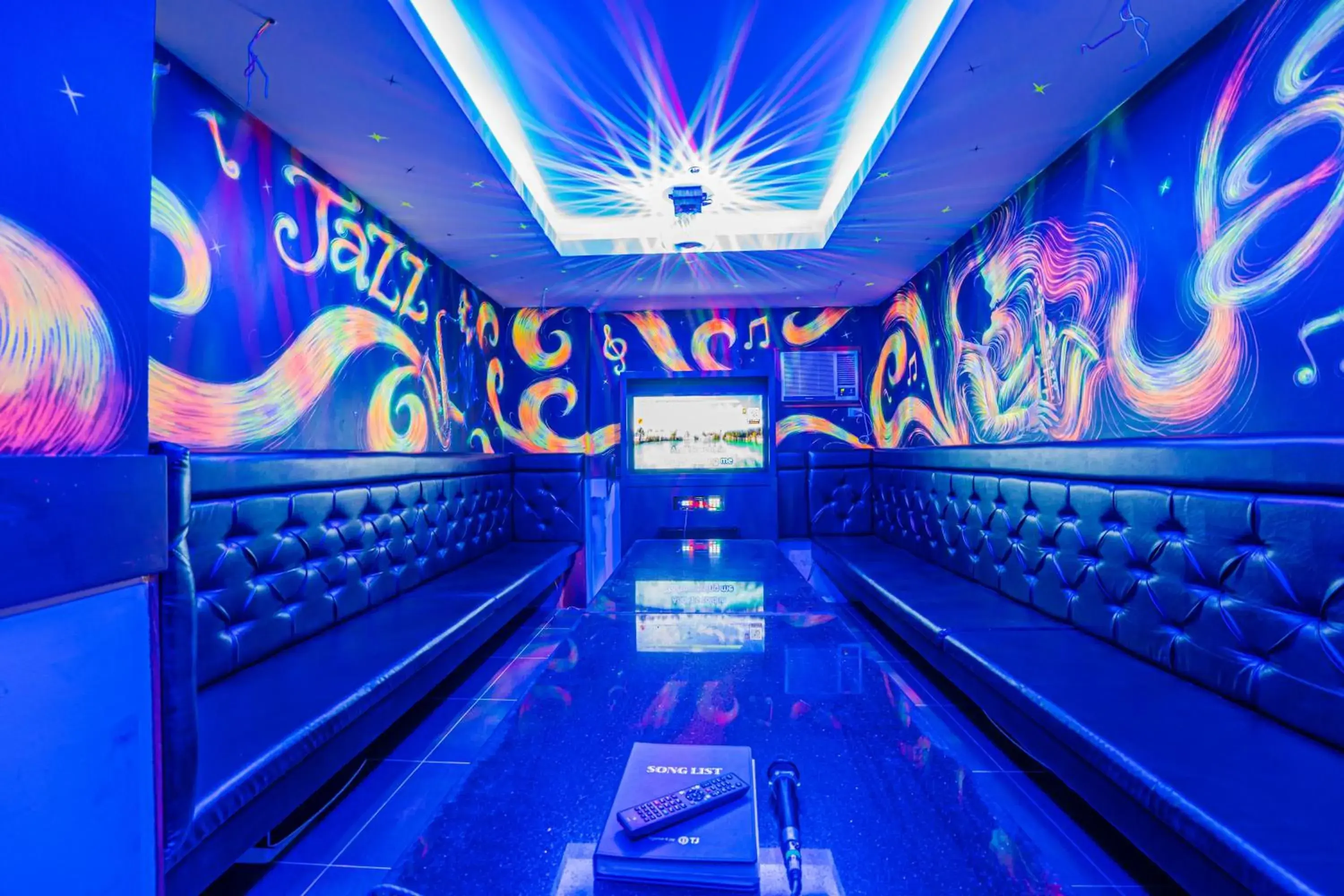 Karaoke in Ora Beach Resort Karaoke in Ora Beach Resort