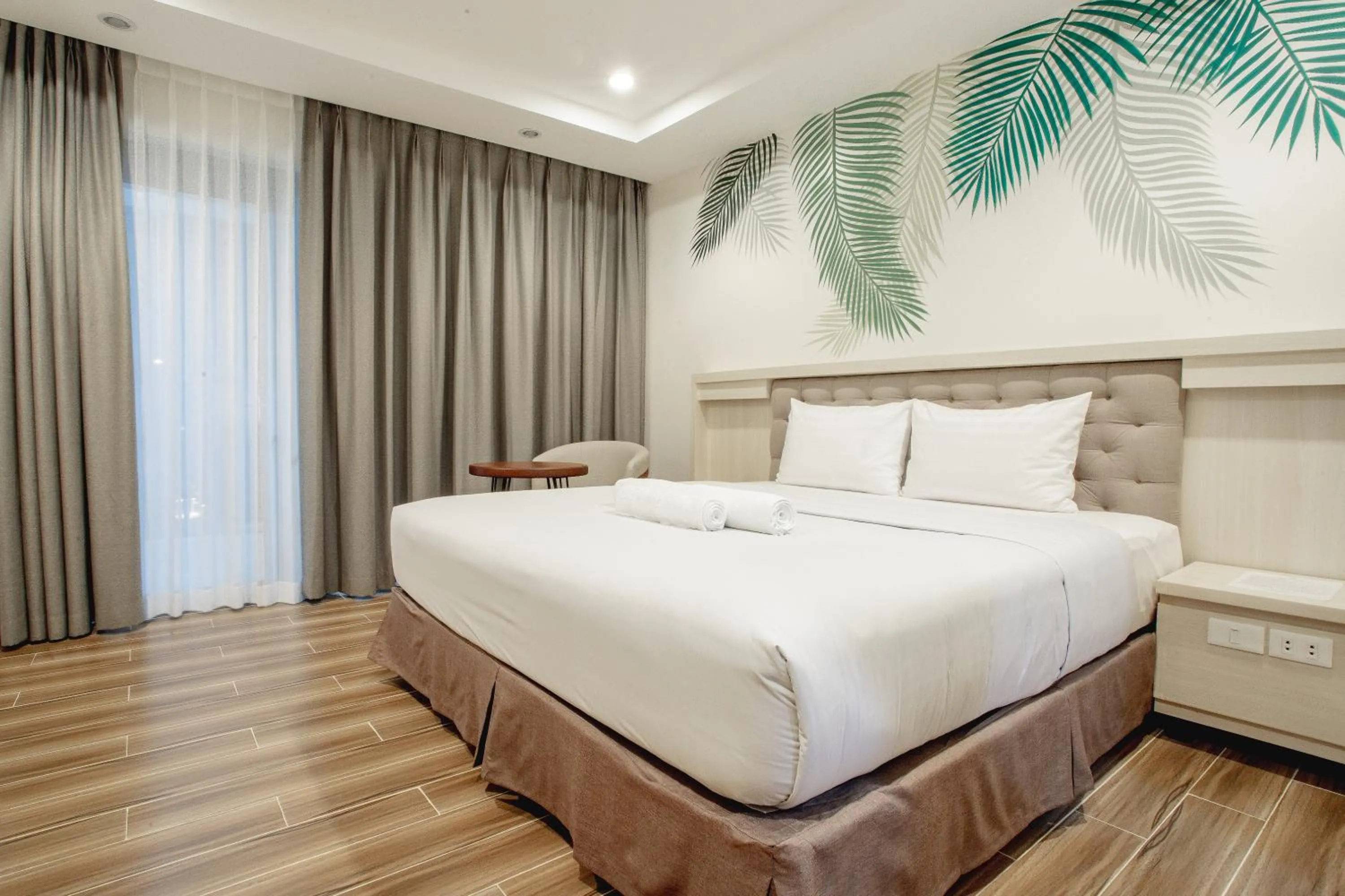 Bedroom, Bed in Ora Beach Resort