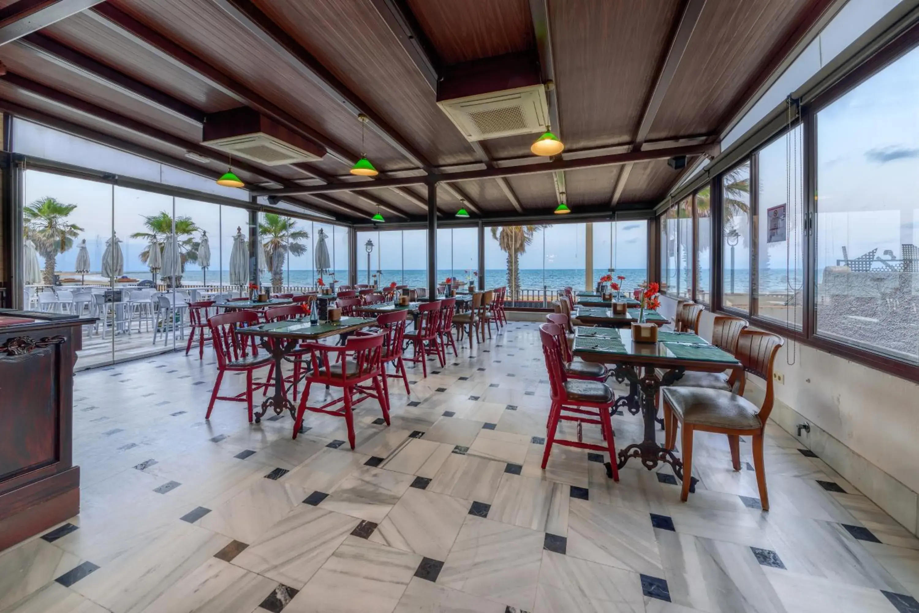 Restaurant/places to eat in Hotel Playa de Regla Restaurant/places to eat in Hotel Playa de Regla