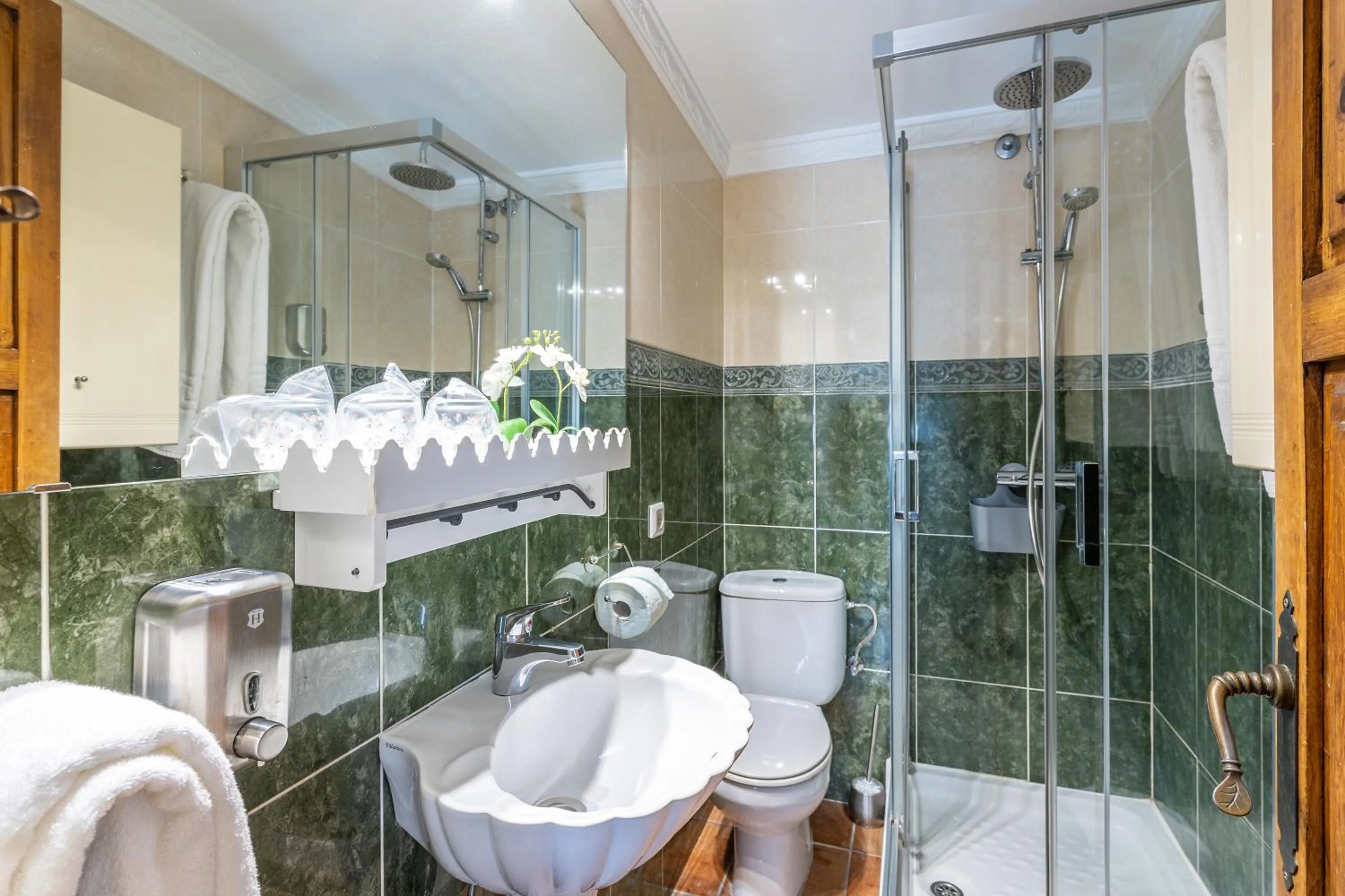 Shower in Puerta De Aduares