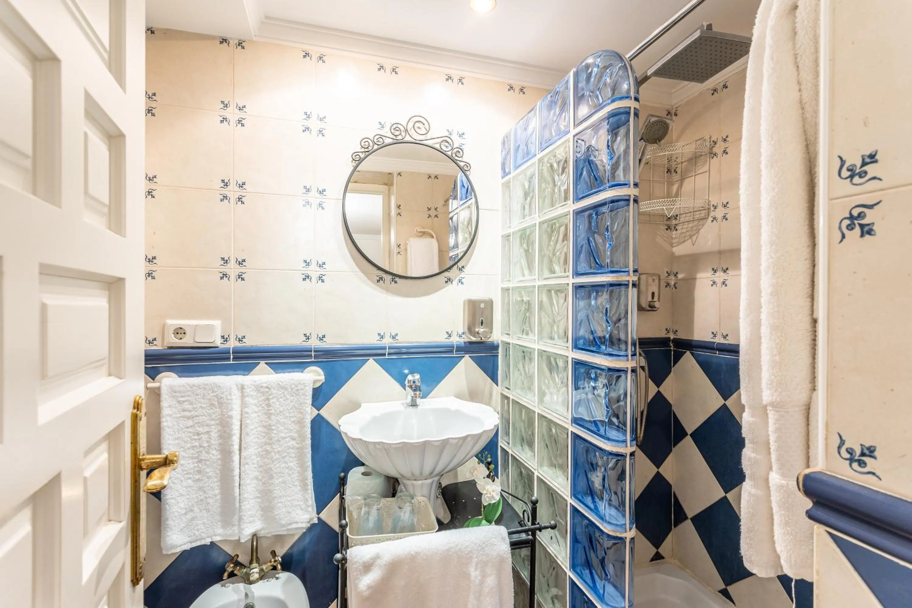 Bathroom in Puerta De Aduares