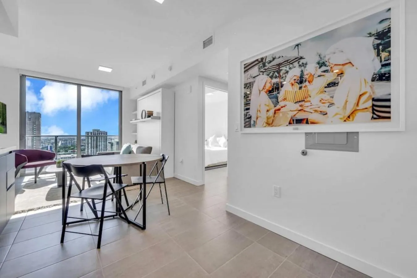 Modern 1 Bed Condo across from Bayside in Downtown