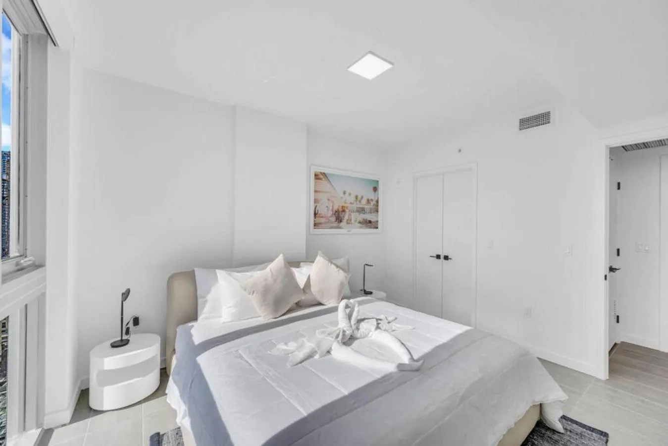 Bed in Modern 1 Bed Condo across from Bayside in Downtown