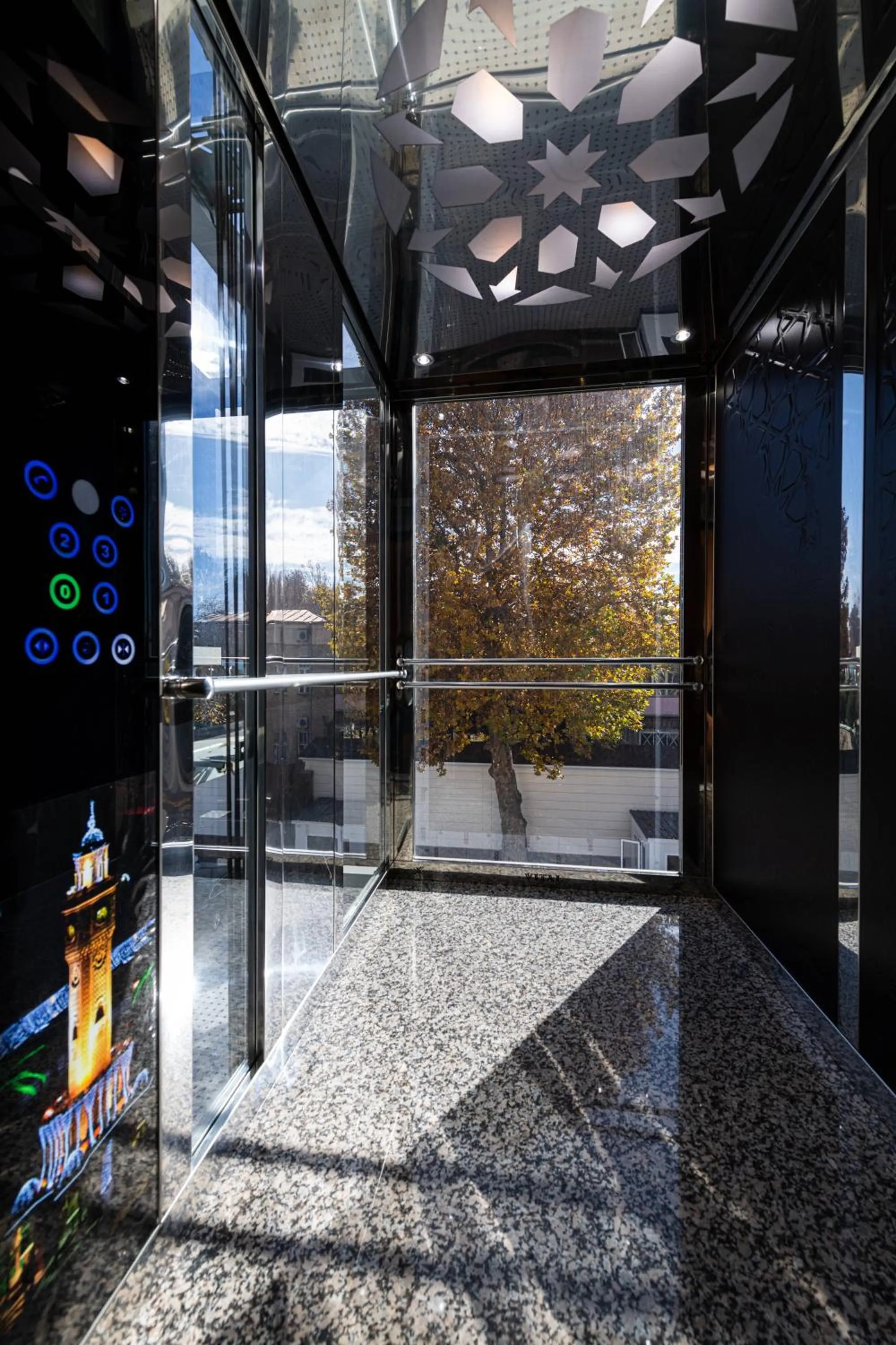 elevator in Zarafshon Parkside