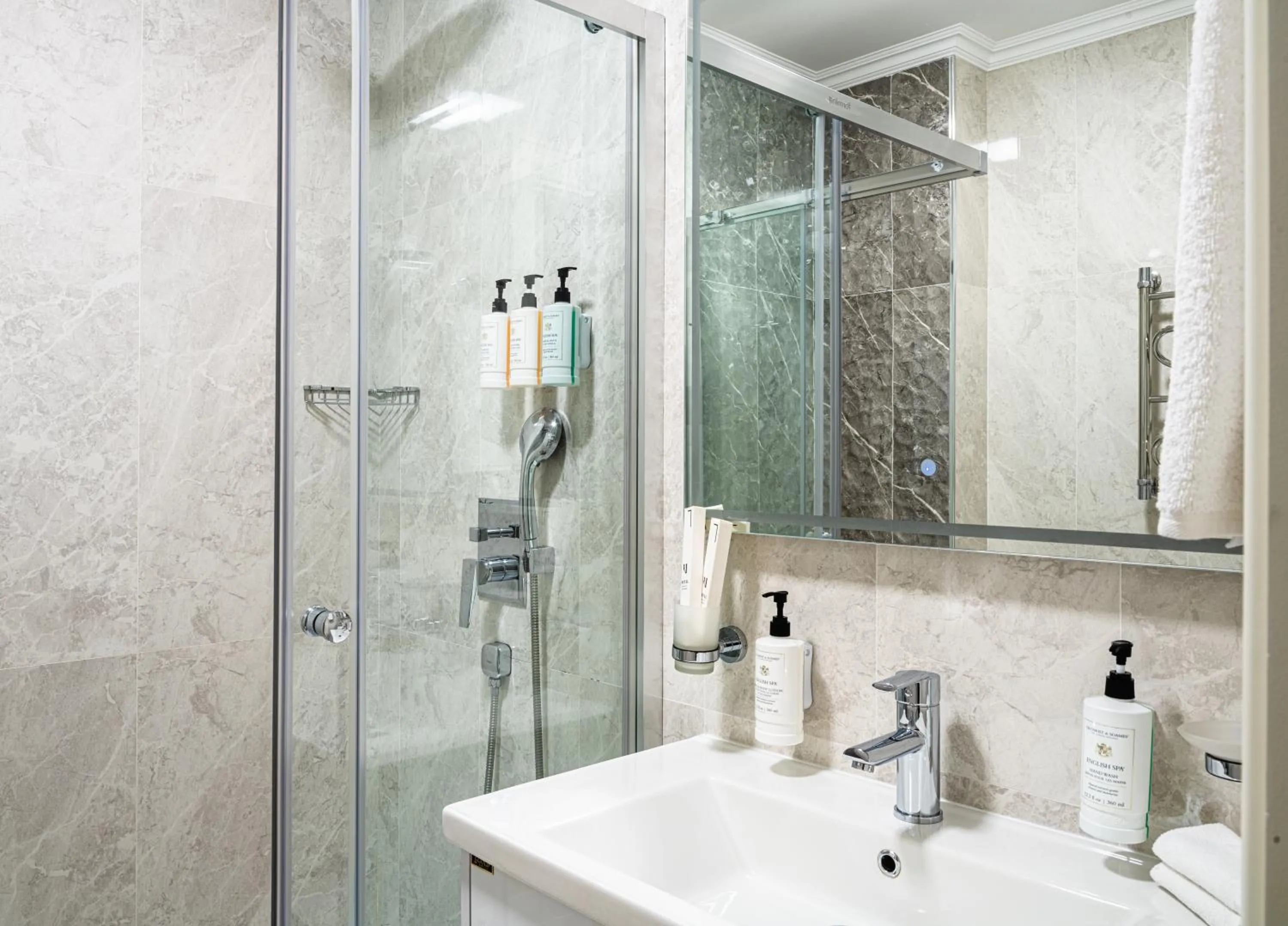 Shower in Zarafshon Parkside