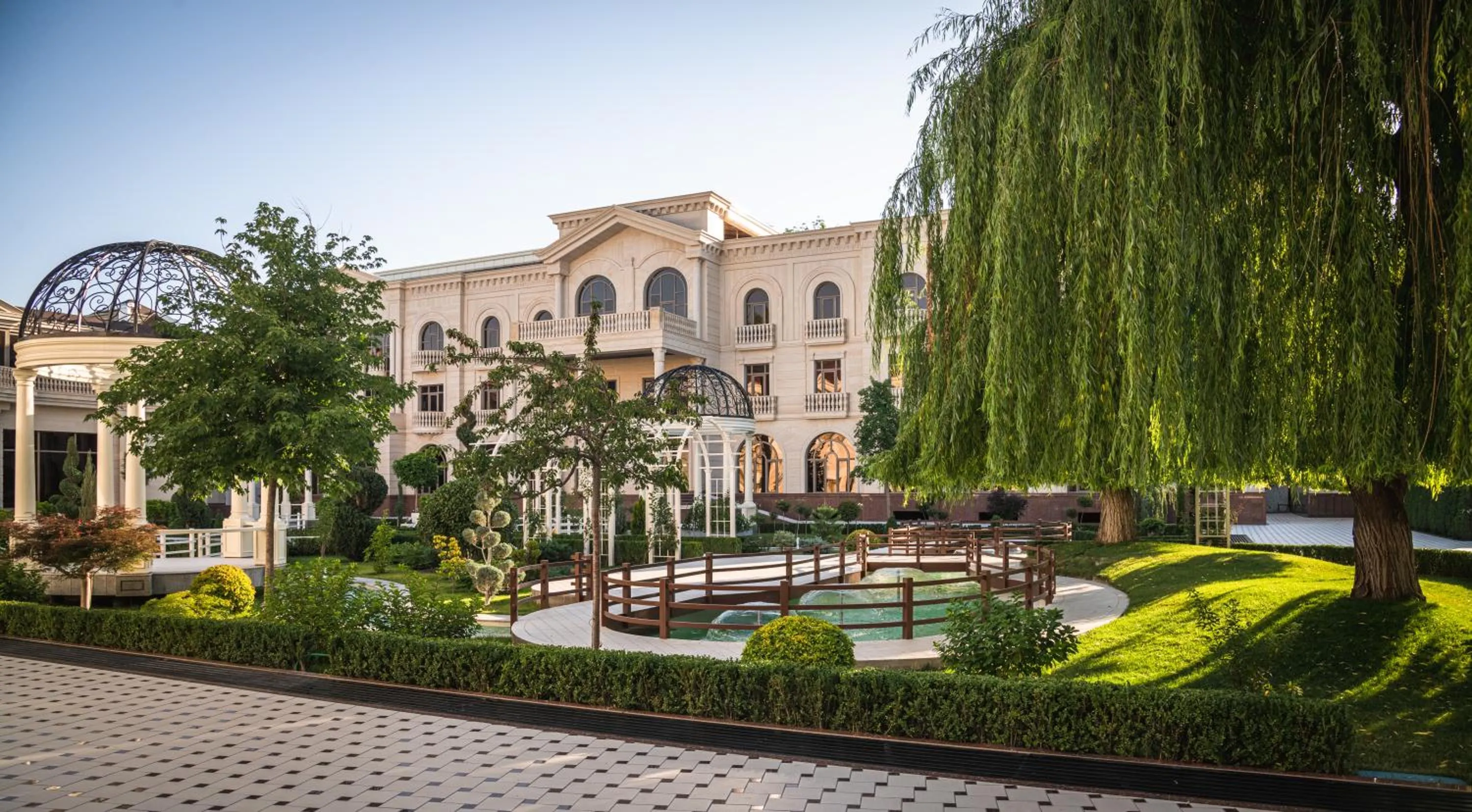 Garden in Zarafshon Parkside