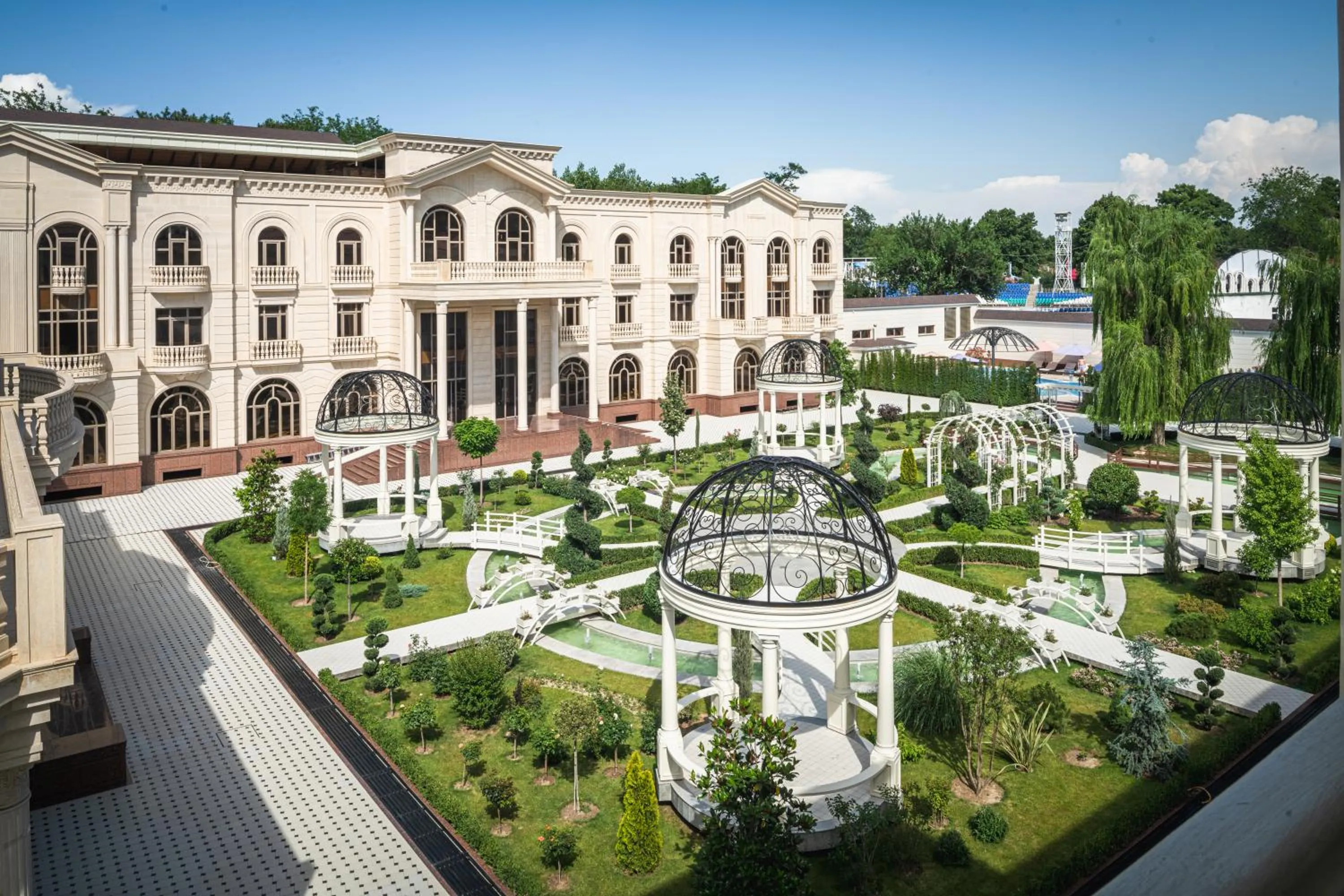 Day in Zarafshon Parkside