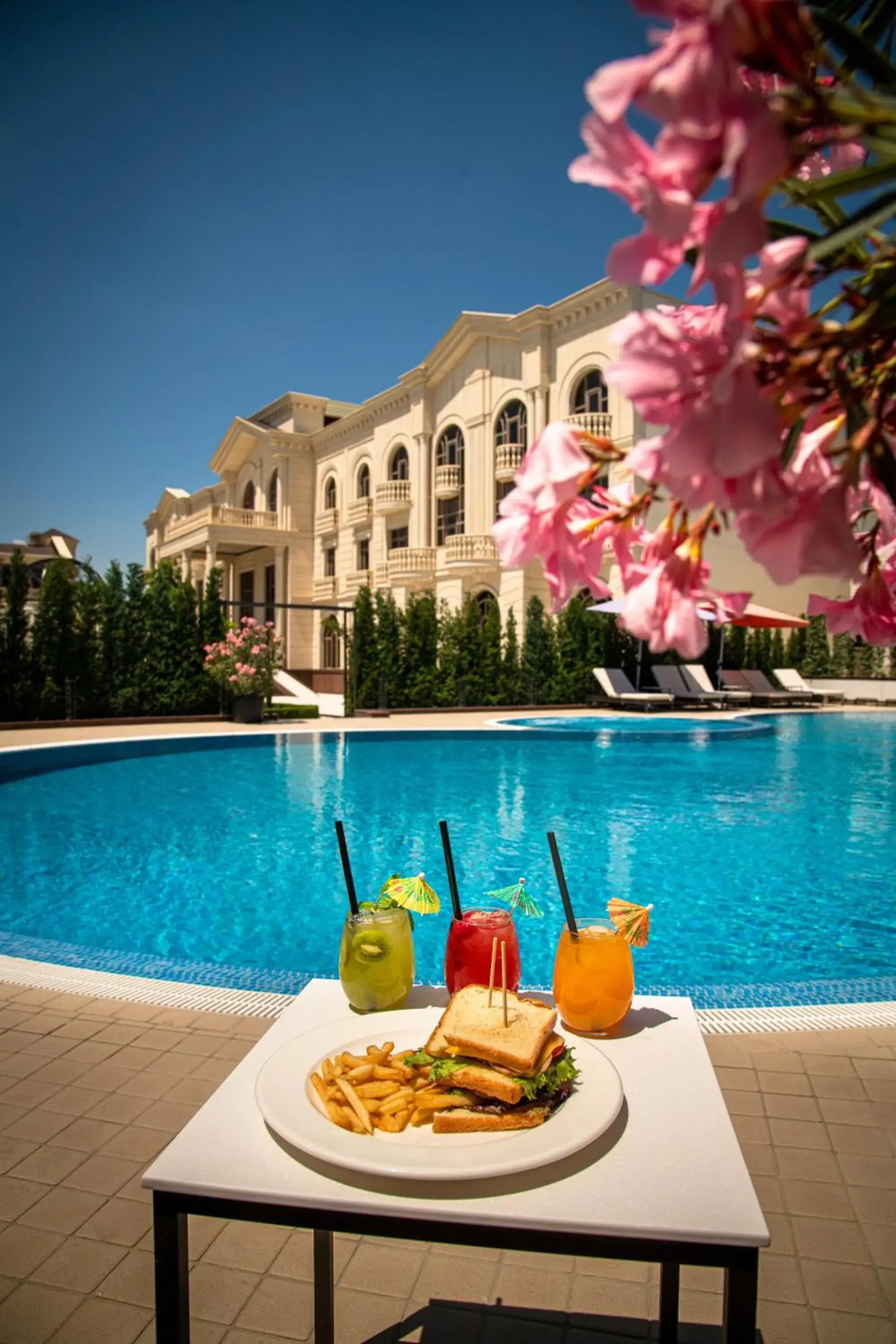 Food and drinks in Zarafshon Parkside Food and drinks in Zarafshon Parkside