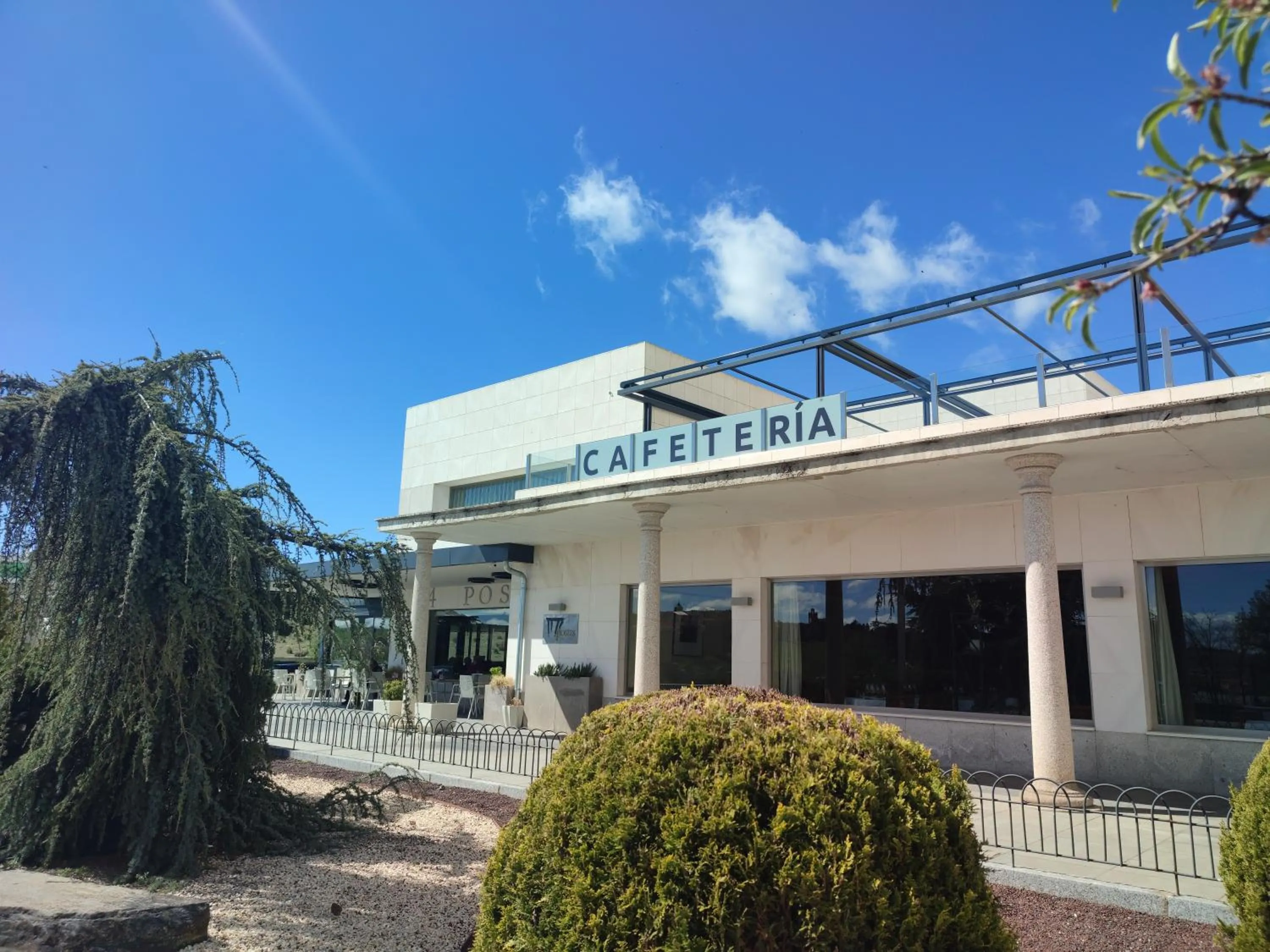 Property building in Hotel Sercotel Cuatro Postes