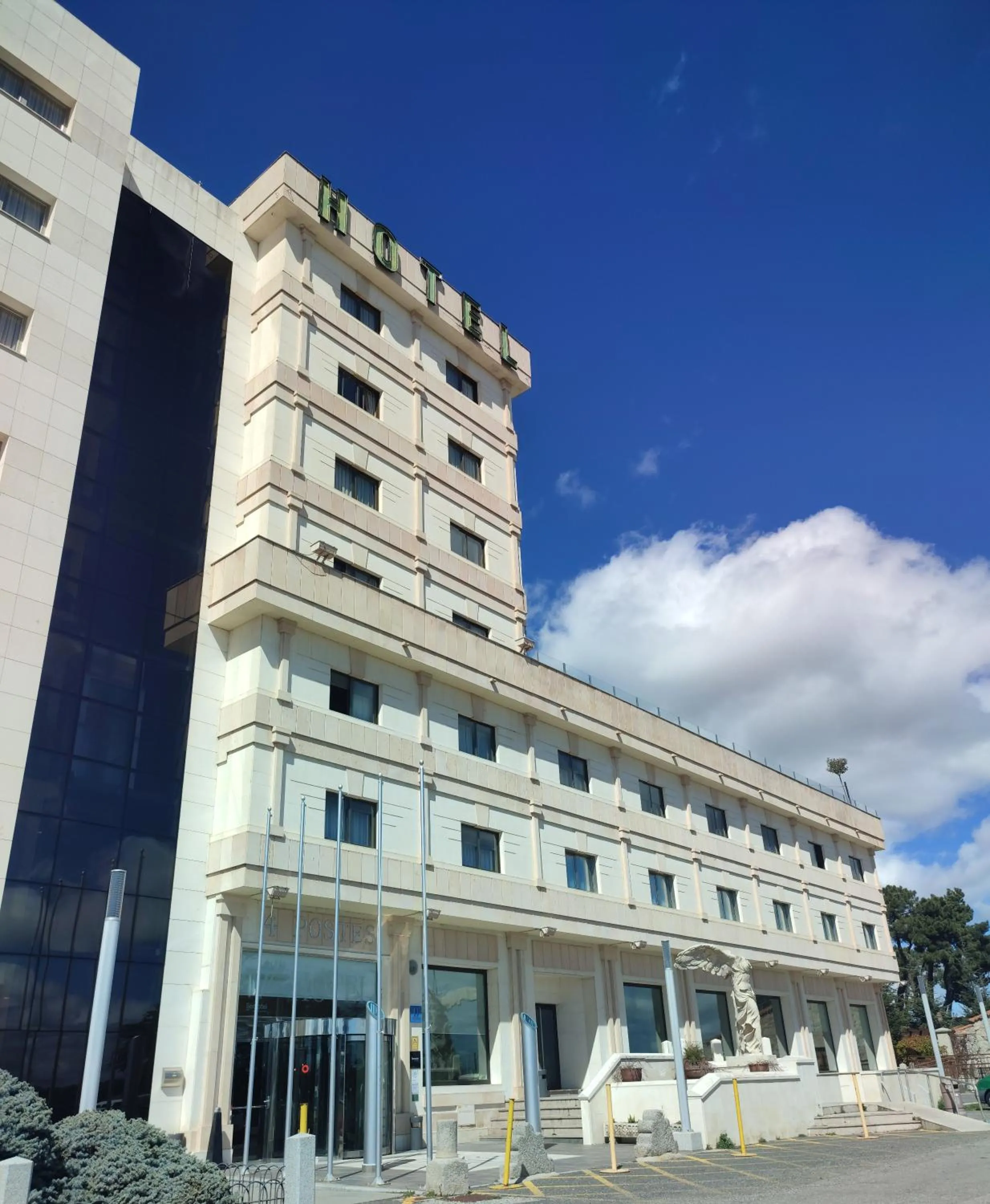 Property building in Hotel Sercotel Cuatro Postes