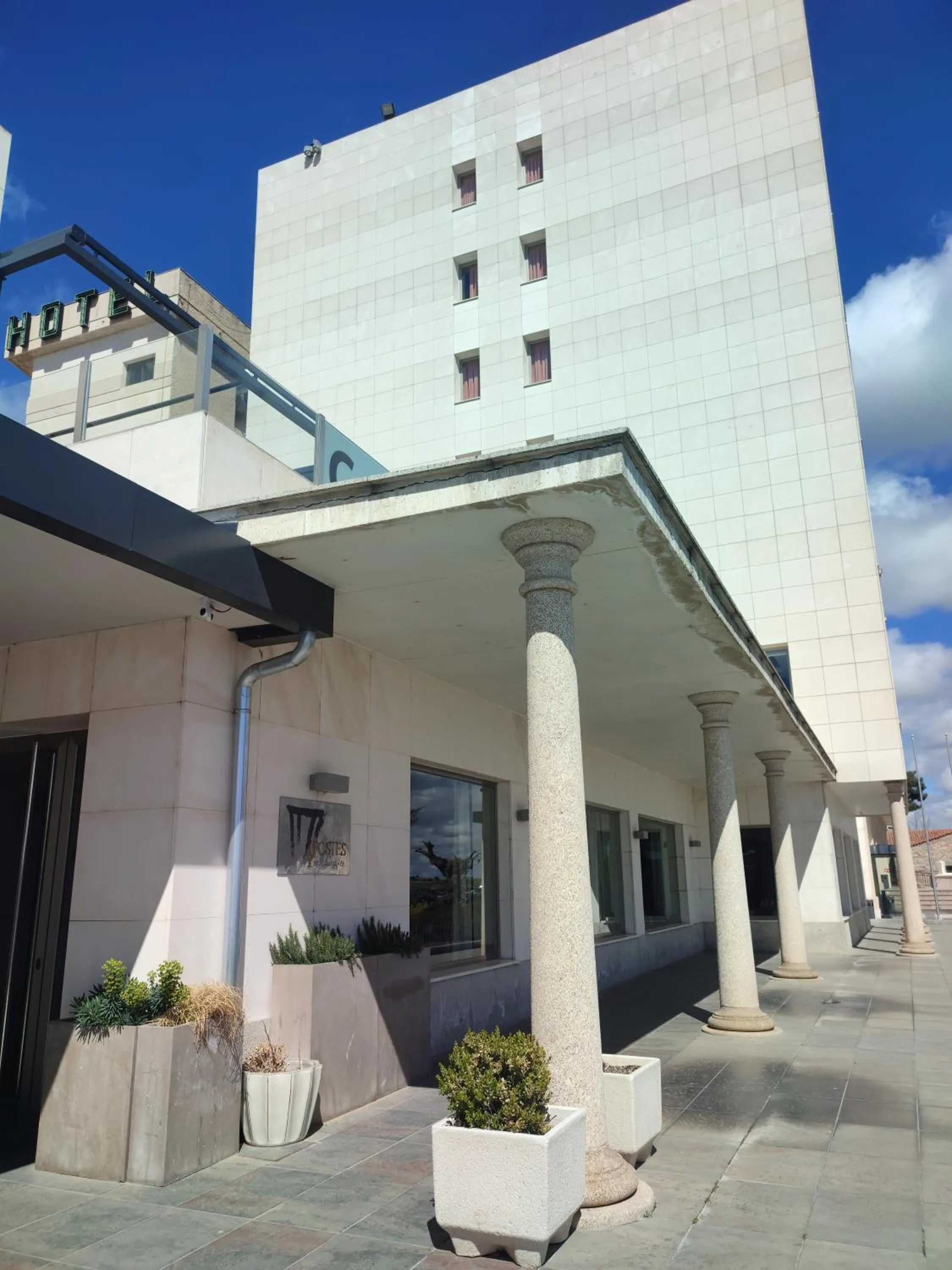 Property building in Hotel Sercotel Cuatro Postes