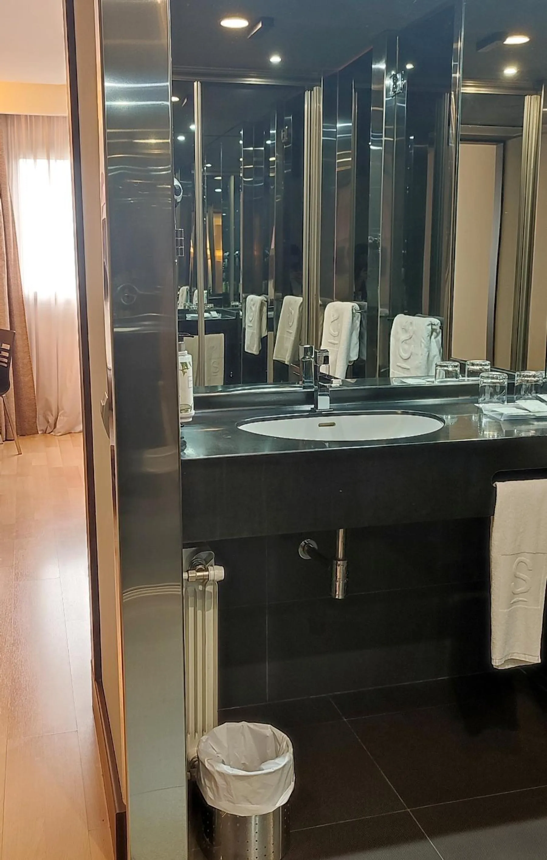 Toilet in Hotel Sercotel Cuatro Postes