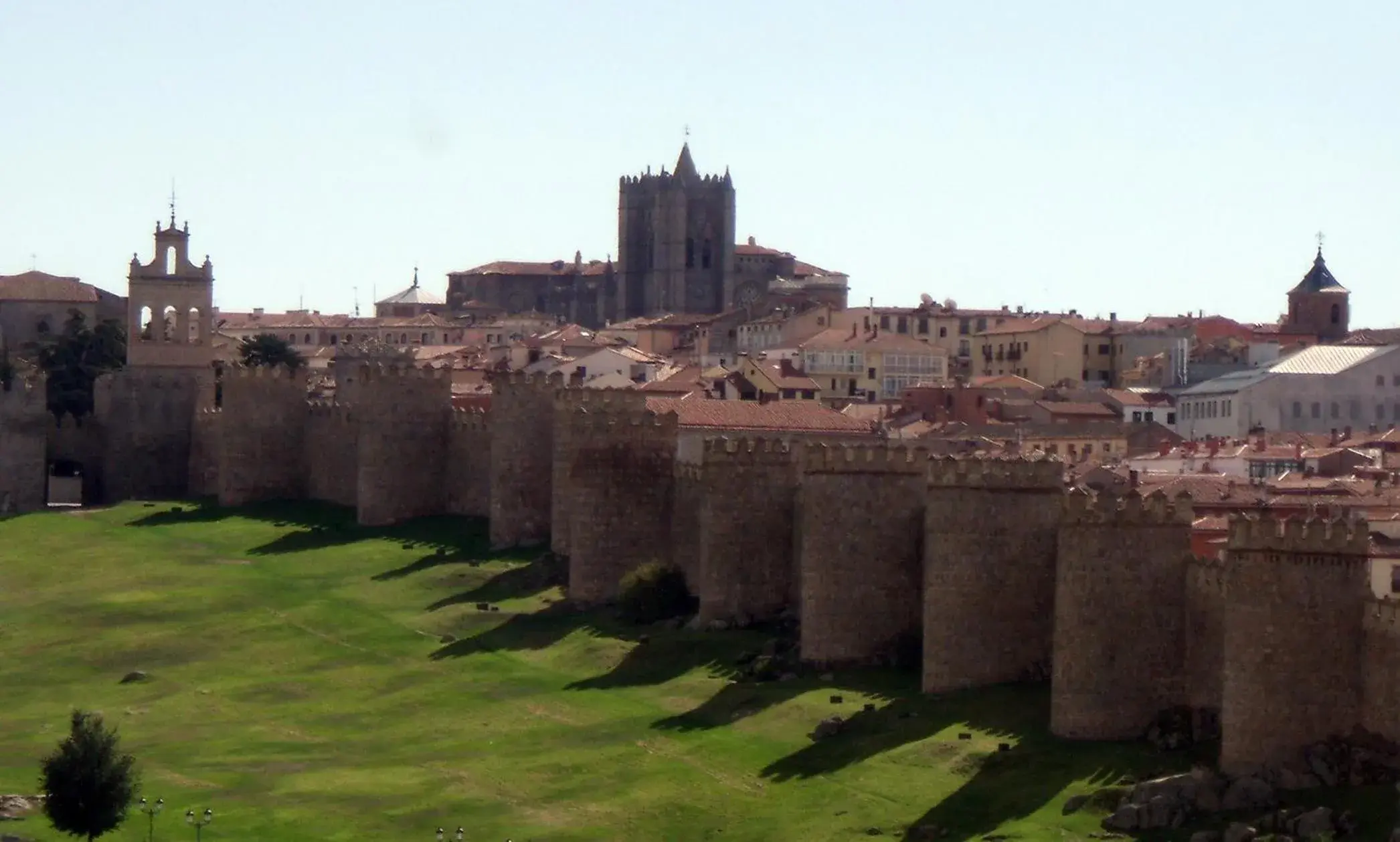 Property building in Hotel Sercotel Cuatro Postes Property building in Hotel Sercotel Cuatro Postes