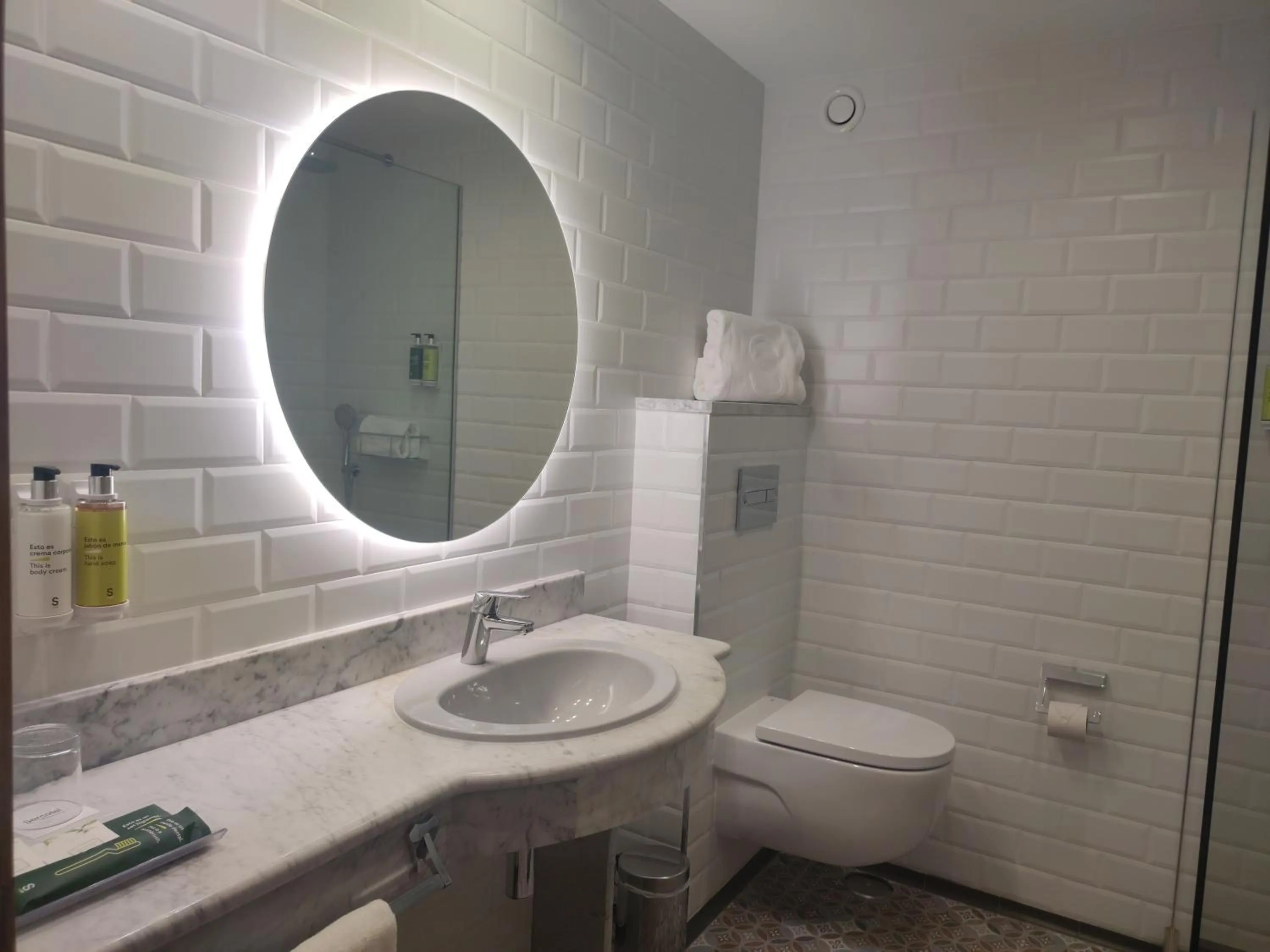 Toilet in Hotel Sercotel Cuatro Postes