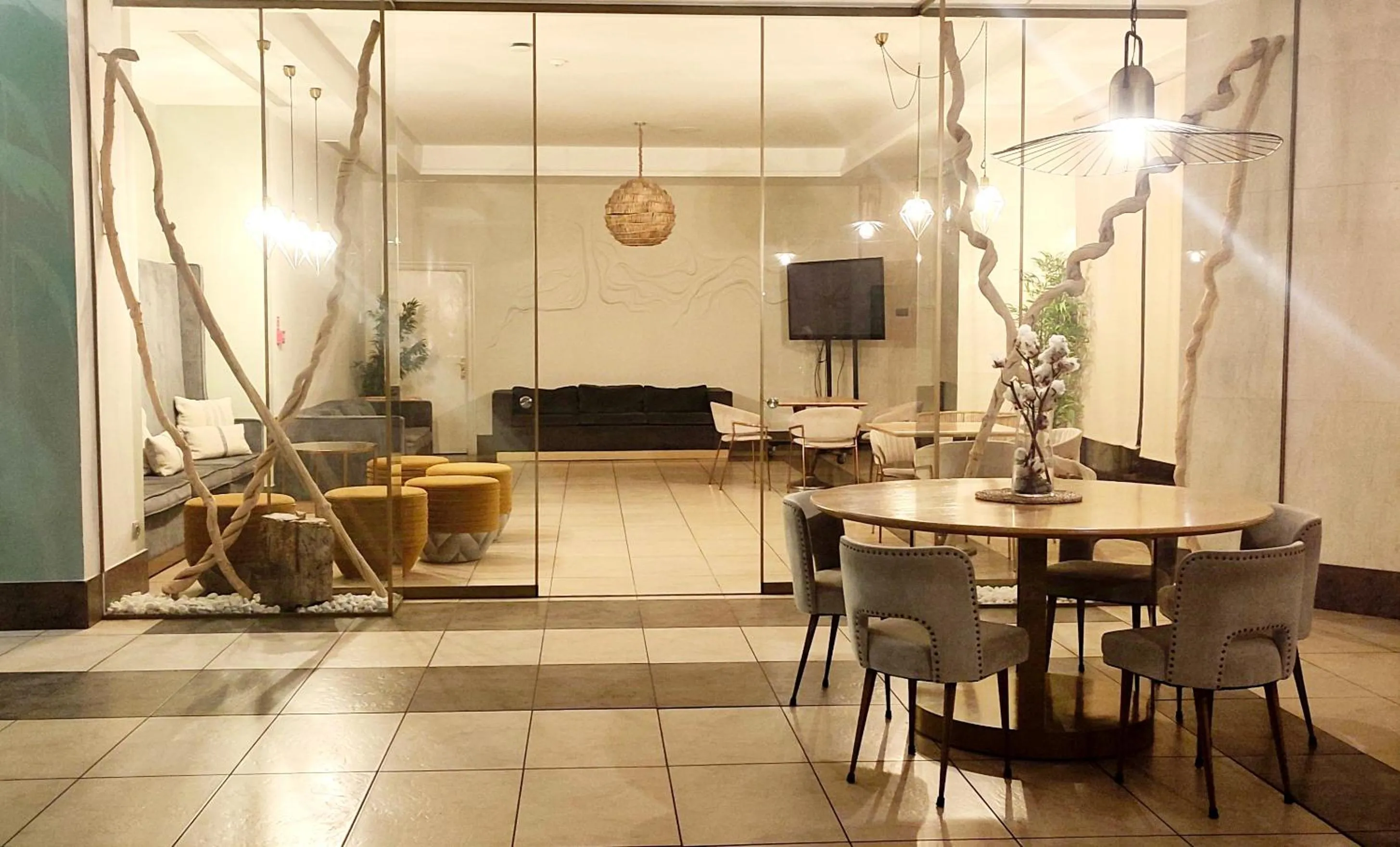 Communal lounge/ TV room in Hotel Sercotel Cuatro Postes