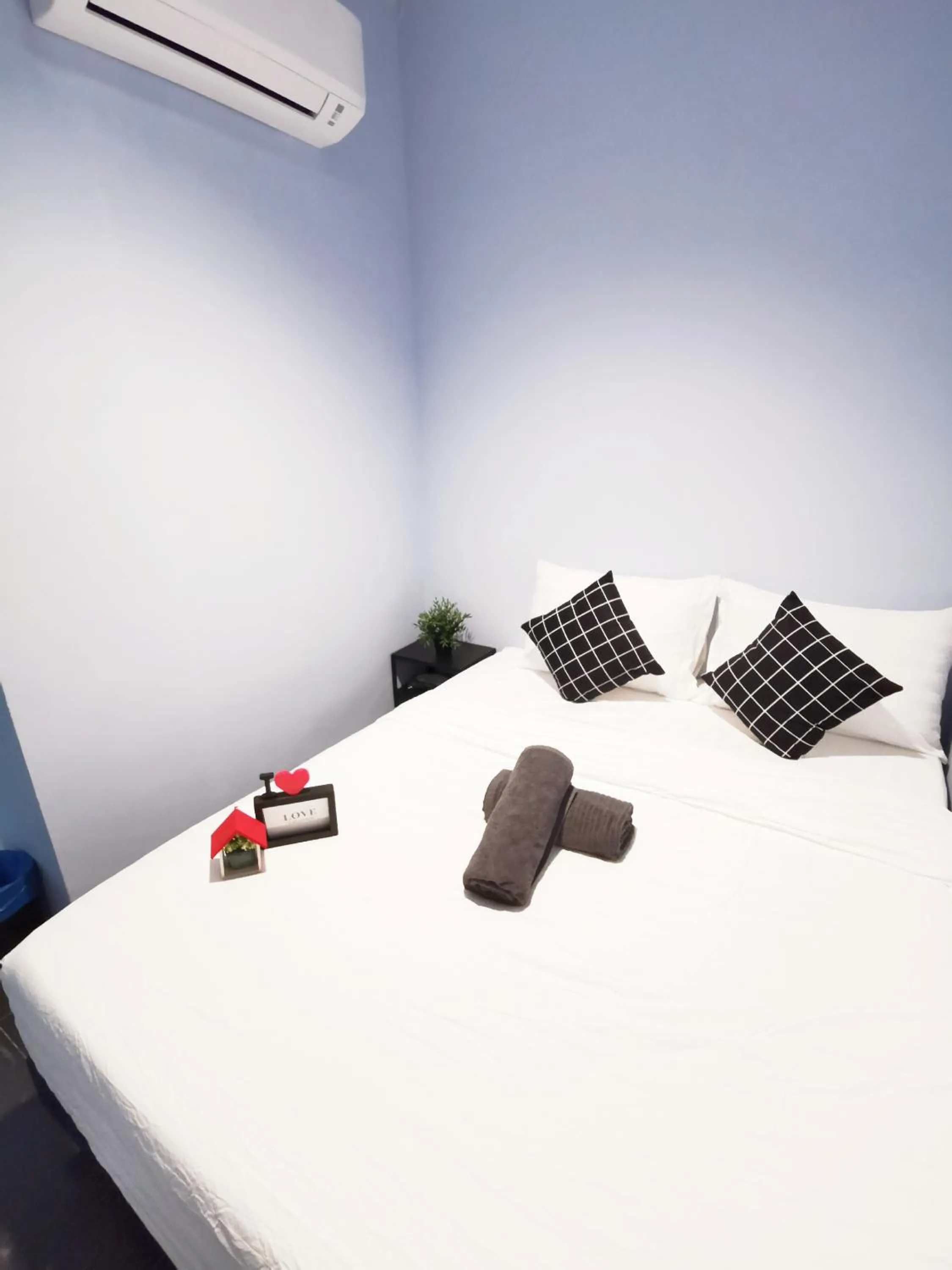 Bed in Gurney Coast Guest House by Sky Hive