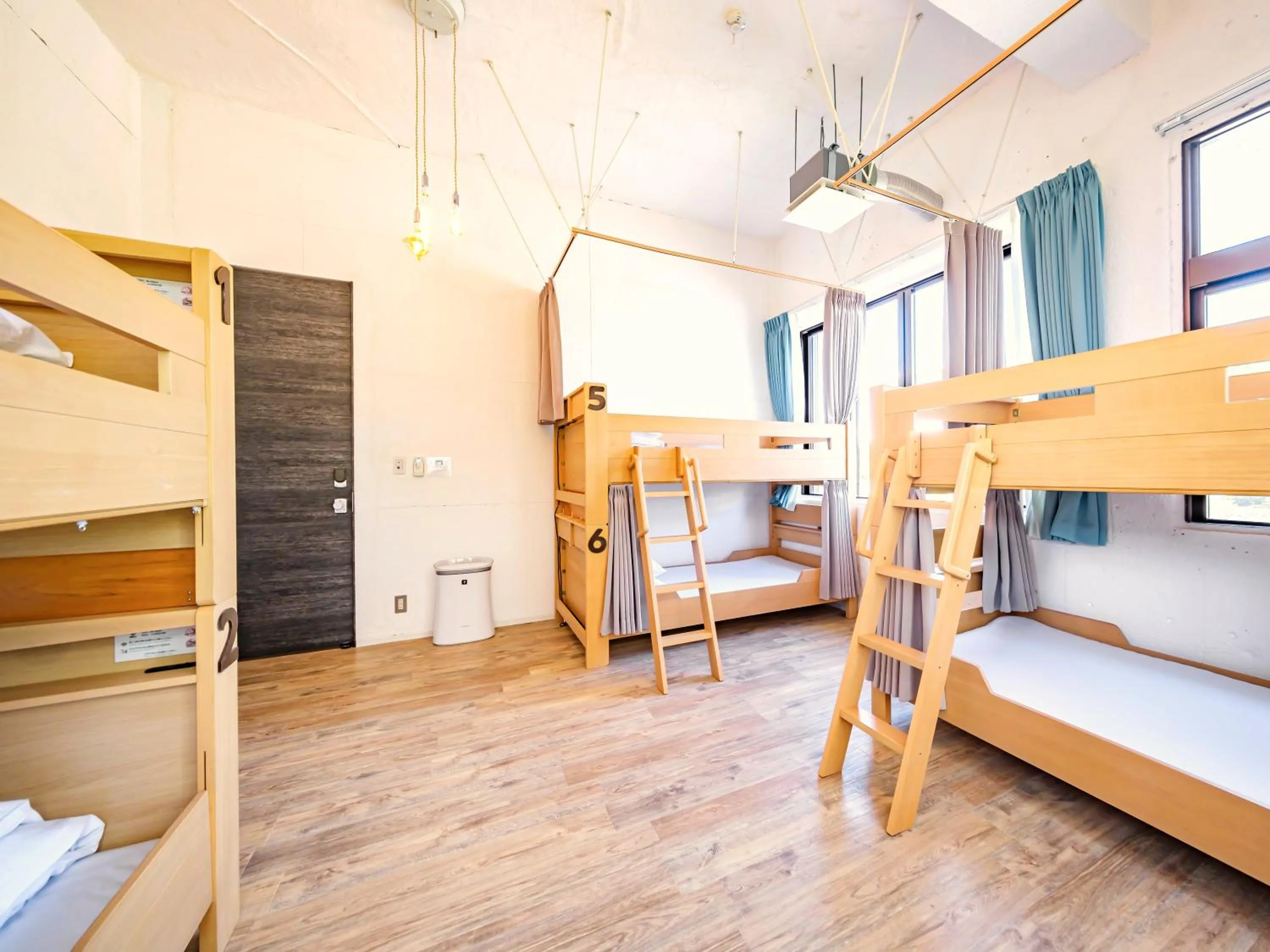 Photo of the whole room, Bed in 宮古島 Guesthouse Re-Spect