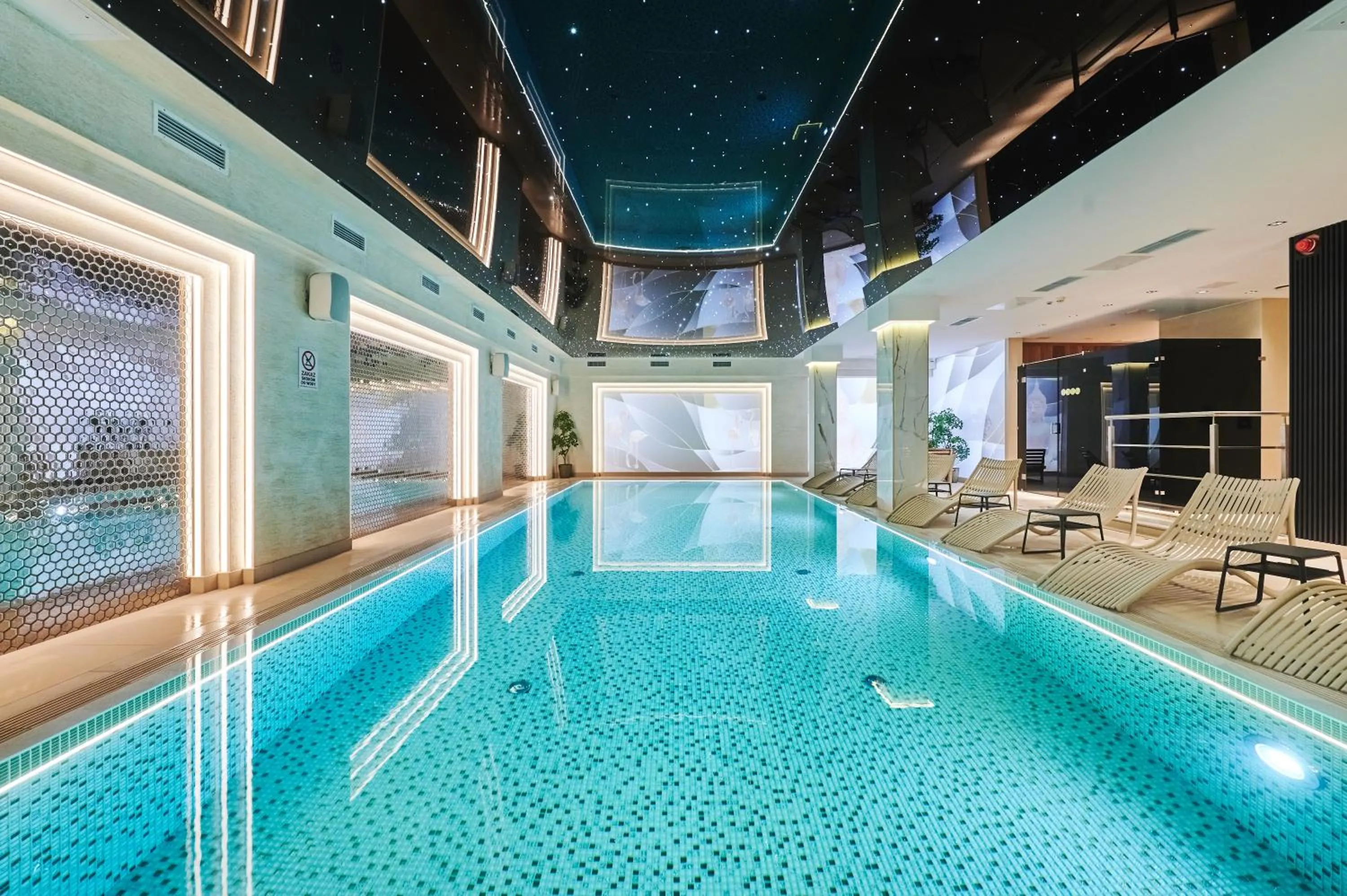 Swimming pool in Stay inn Hotel Warszawa