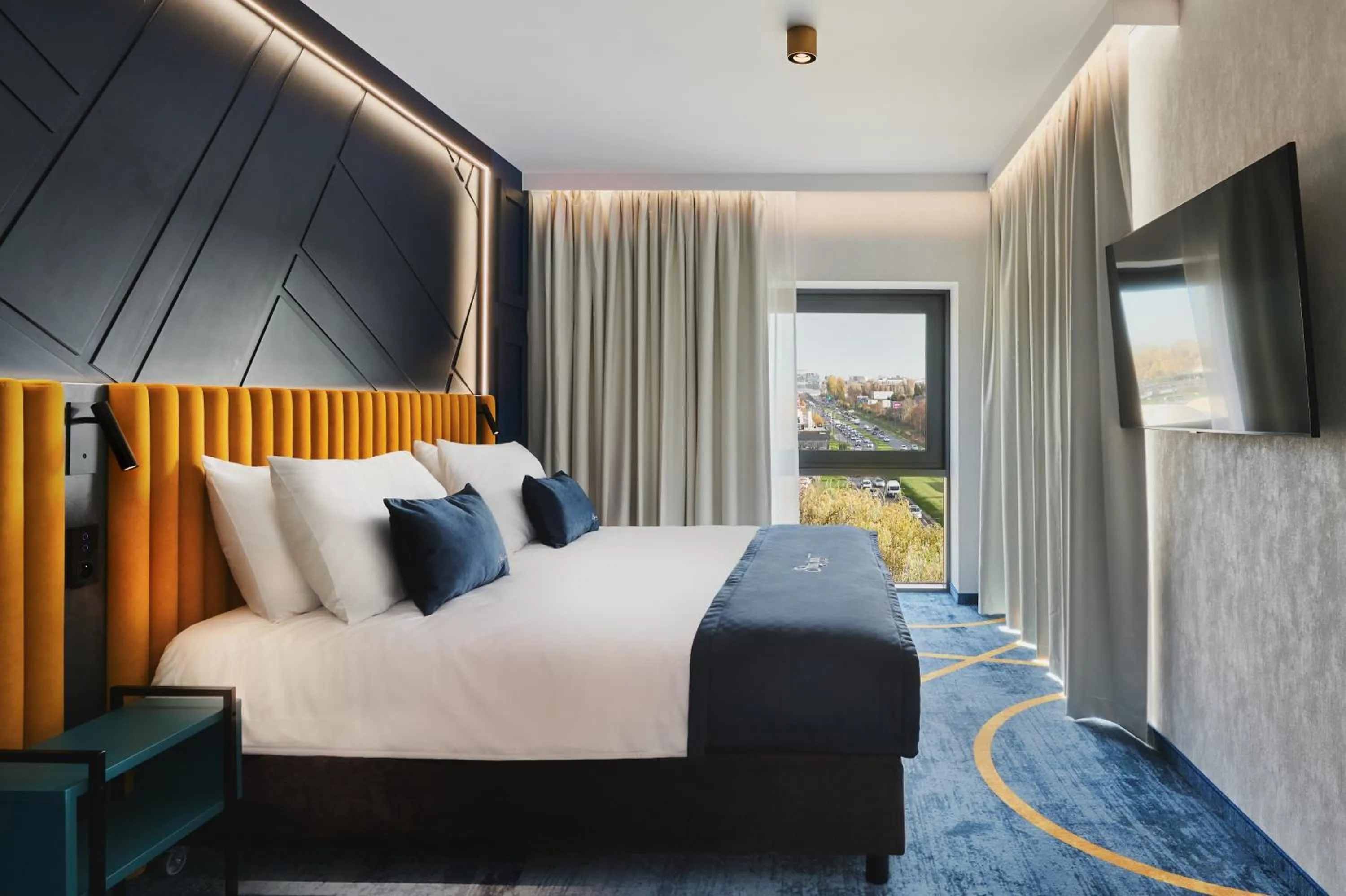 Property building, Bed in Stay inn Hotel Warszawa