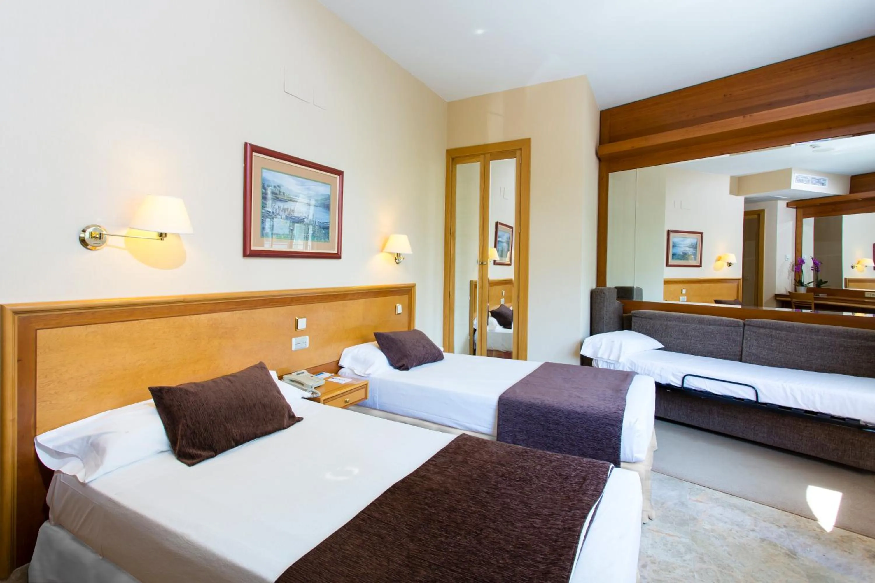 Photo of the whole room, Bed in VP Jardín de Tres Cantos