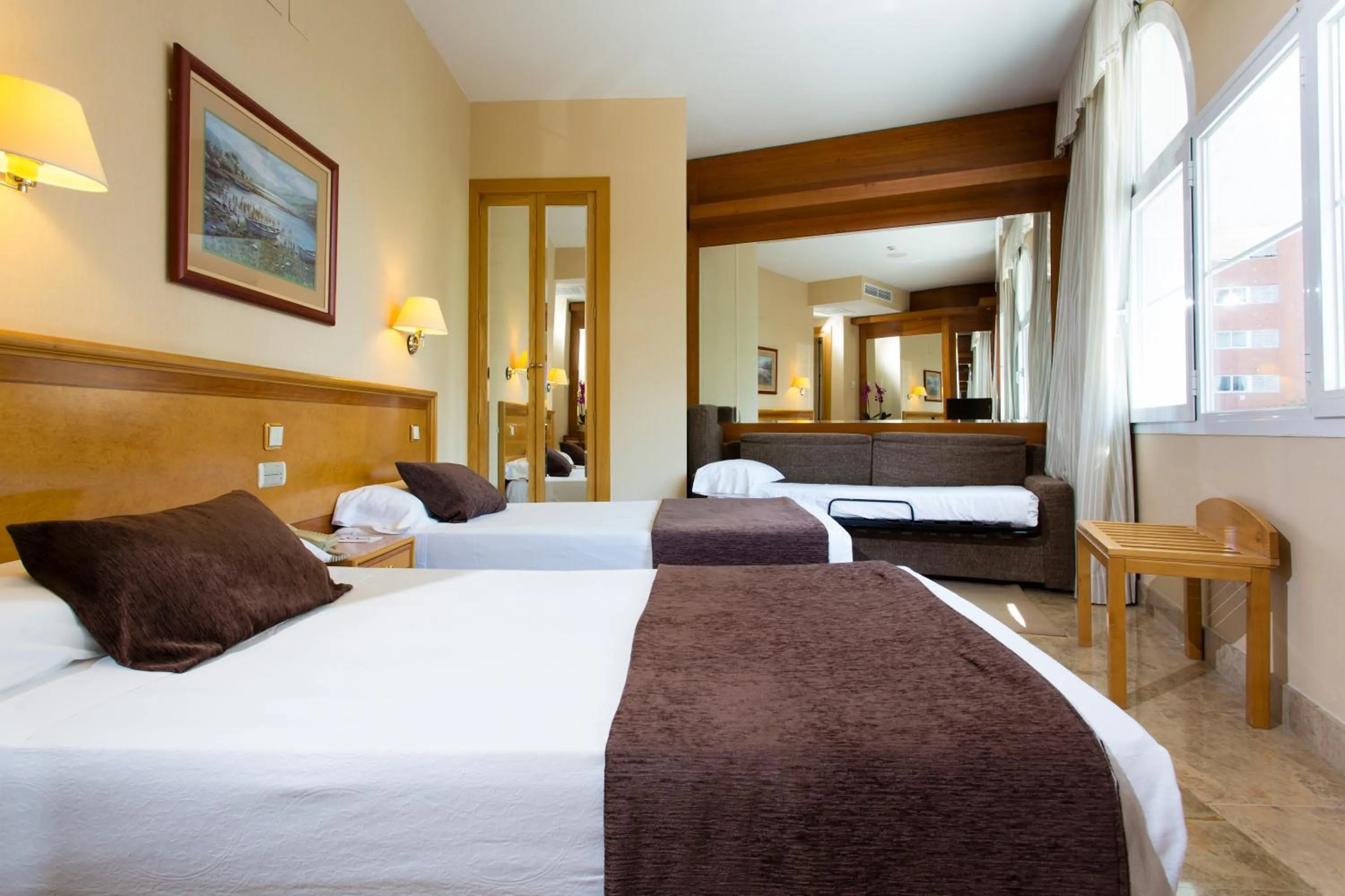 Photo of the whole room, Bed in VP Jardín de Tres Cantos