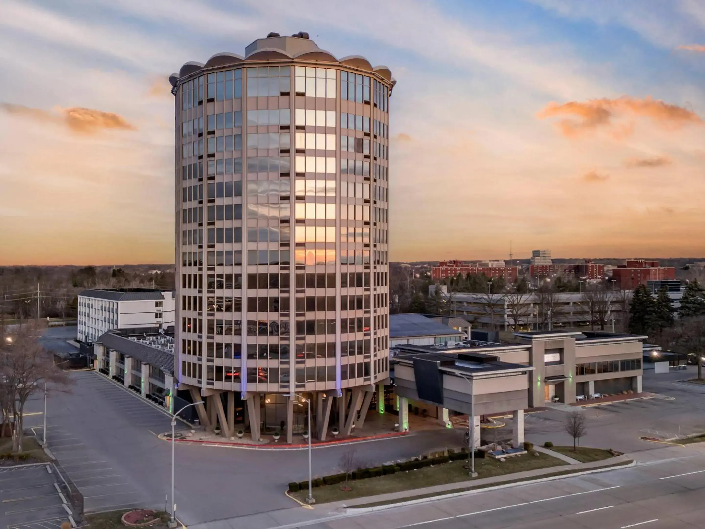 Property building in Radisson Hotel Southfield-Detroit Property building in Radisson Hotel Southfield-Detroit