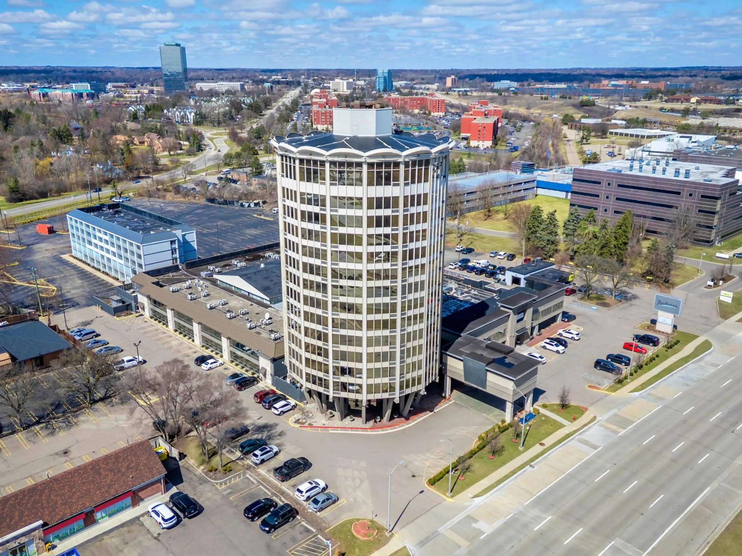 Property building in Radisson Hotel Southfield-Detroit