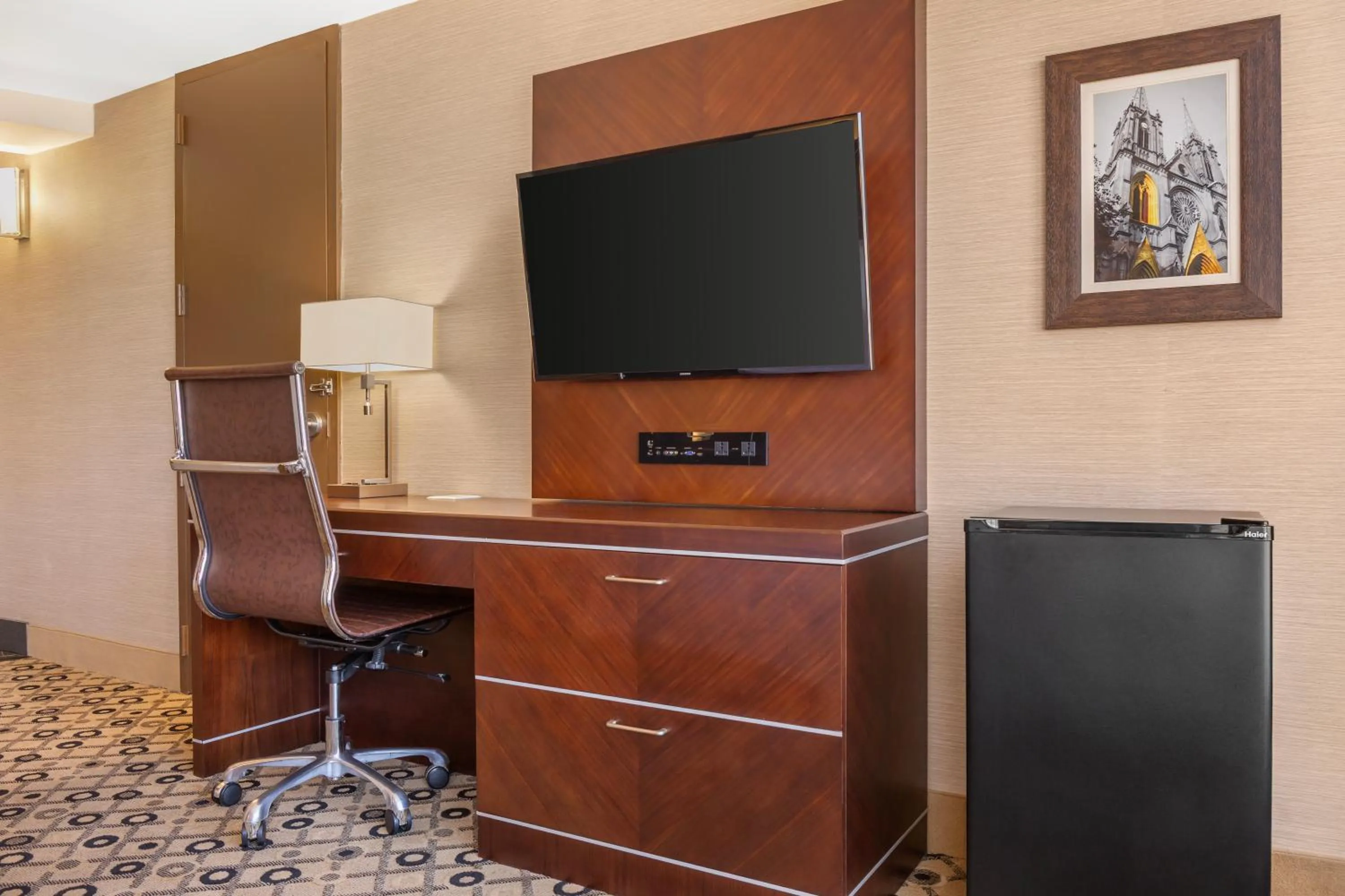 TV and multimedia in Radisson Hotel Southfield-Detroit