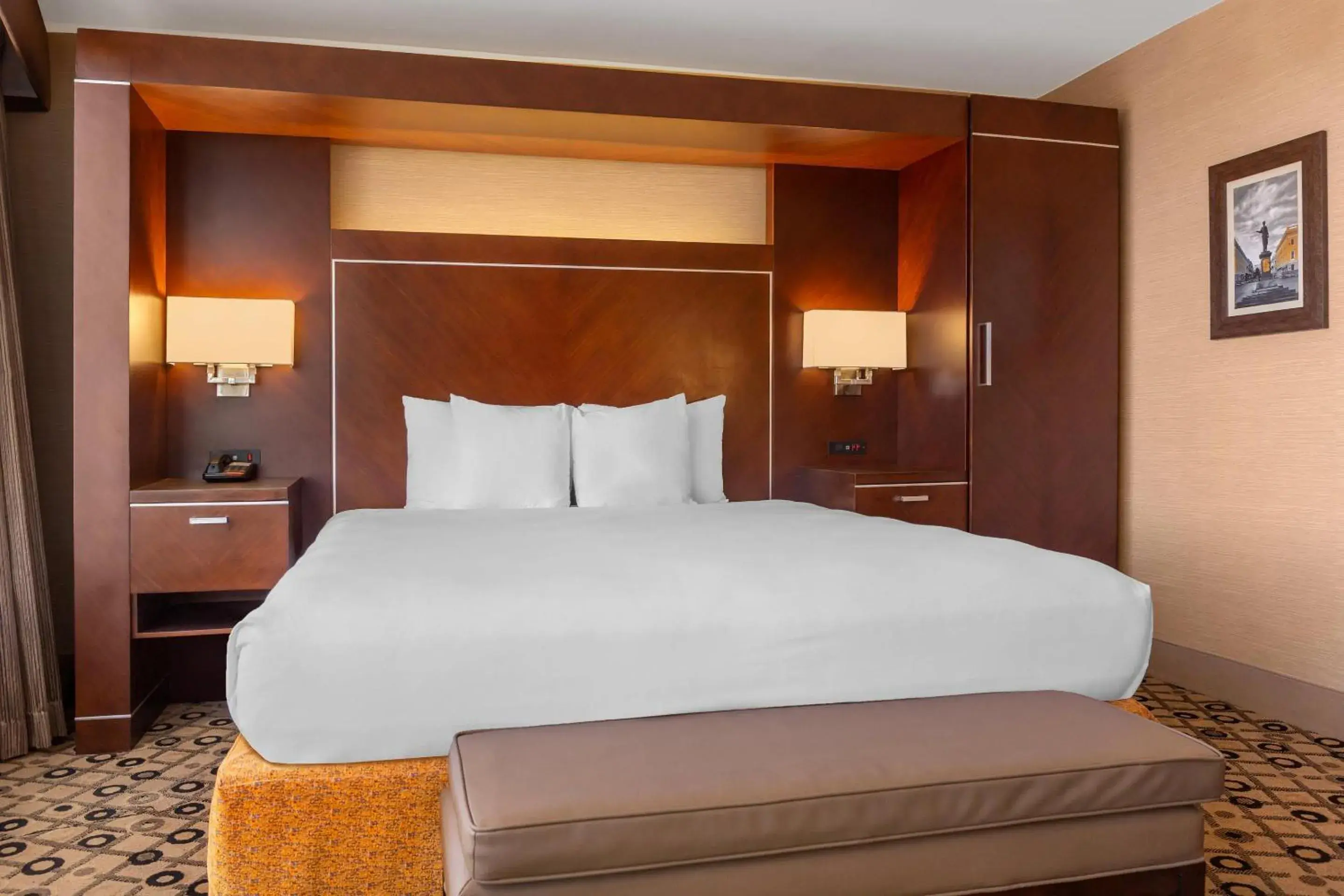 Bedroom, Bed in Radisson Hotel Southfield-Detroit Bedroom, Bed in Radisson Hotel Southfield-Detroit