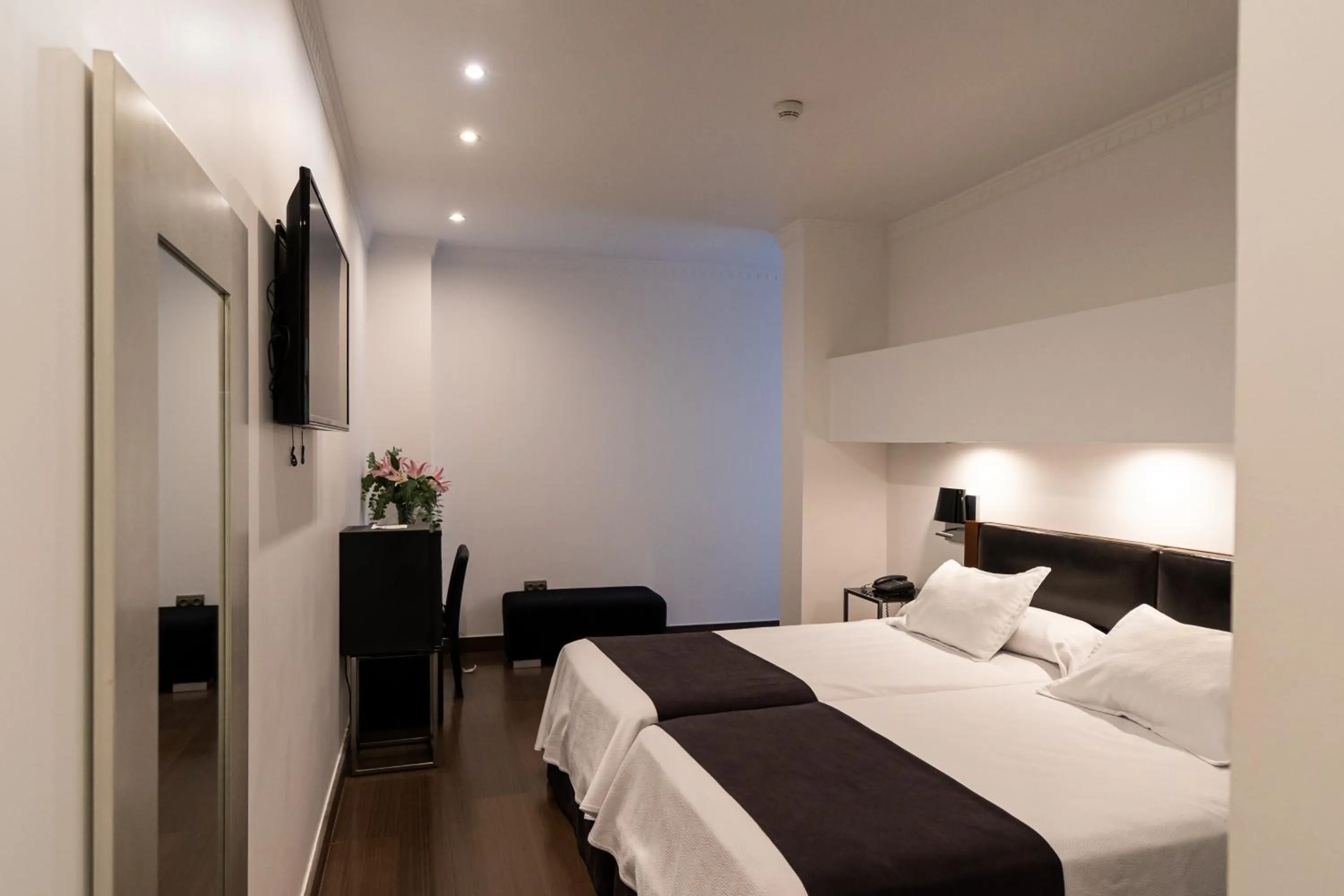 Bedroom, Bed in Catedral Almería