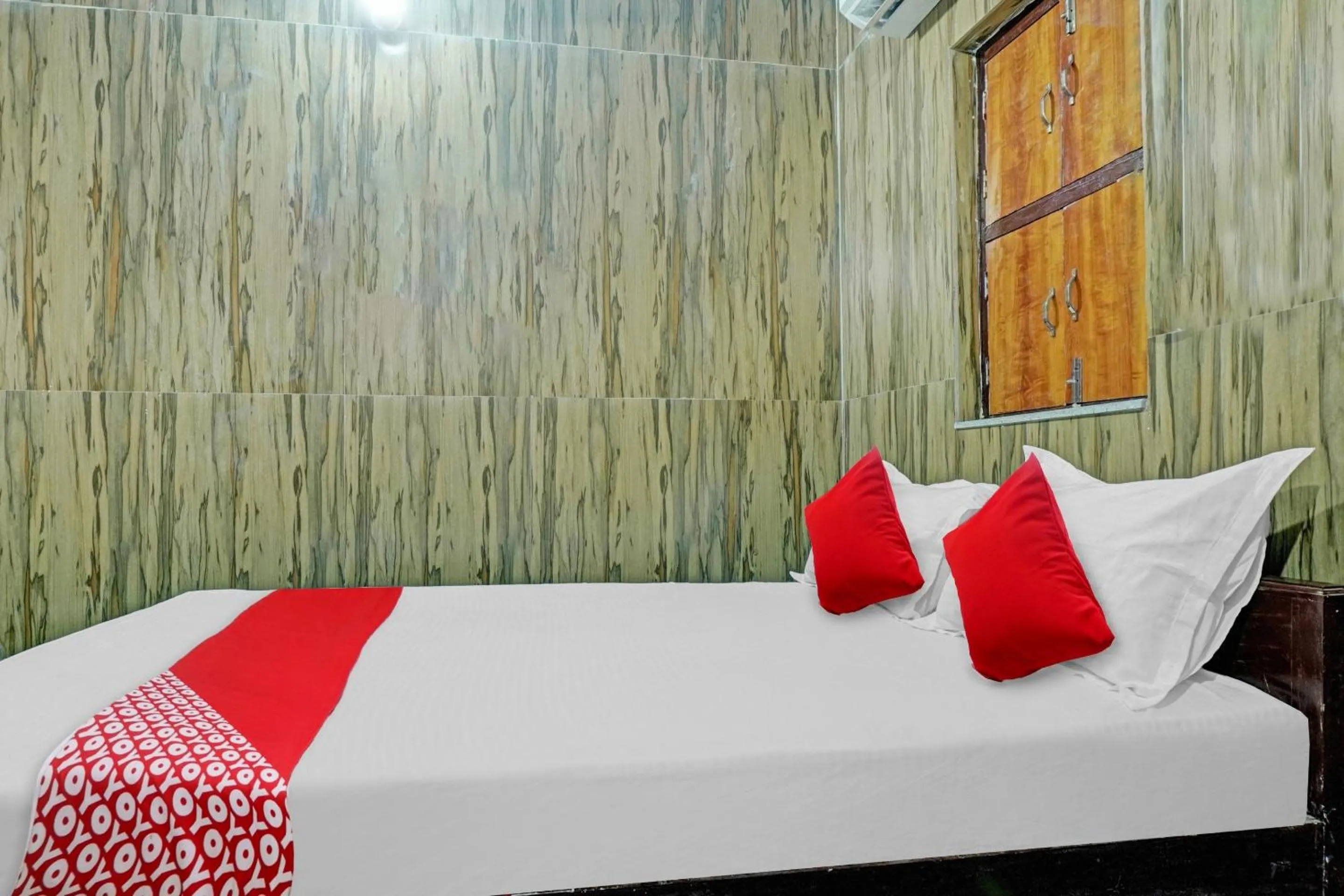 Bedroom, Bed in Hotel O Shree New Hotel Rajdhani