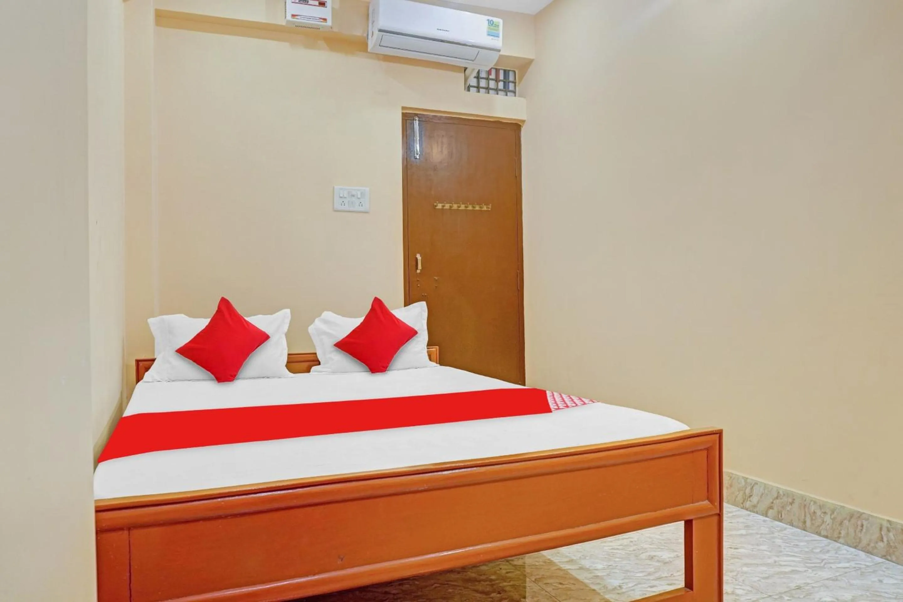 Lobby or reception, Bed in Hotel O Shree New Hotel Rajdhani