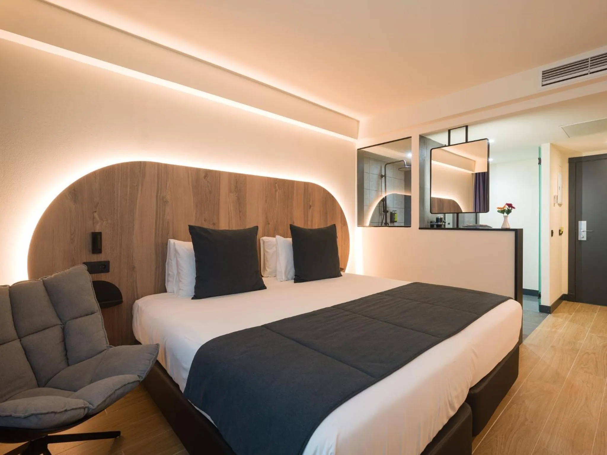 Photo of the whole room, Bed in Sercotel Playa Canteras