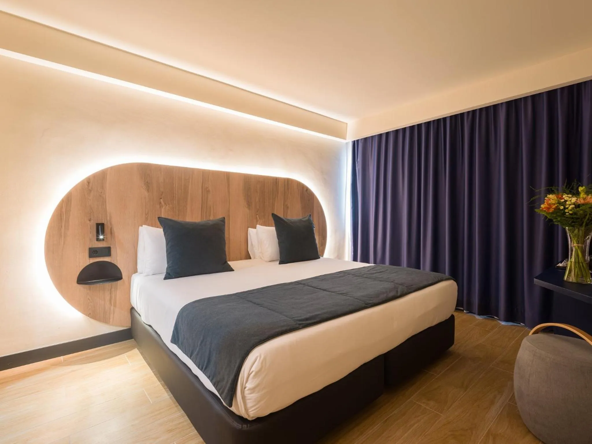 Photo of the whole room, Bed in Sercotel Playa Canteras