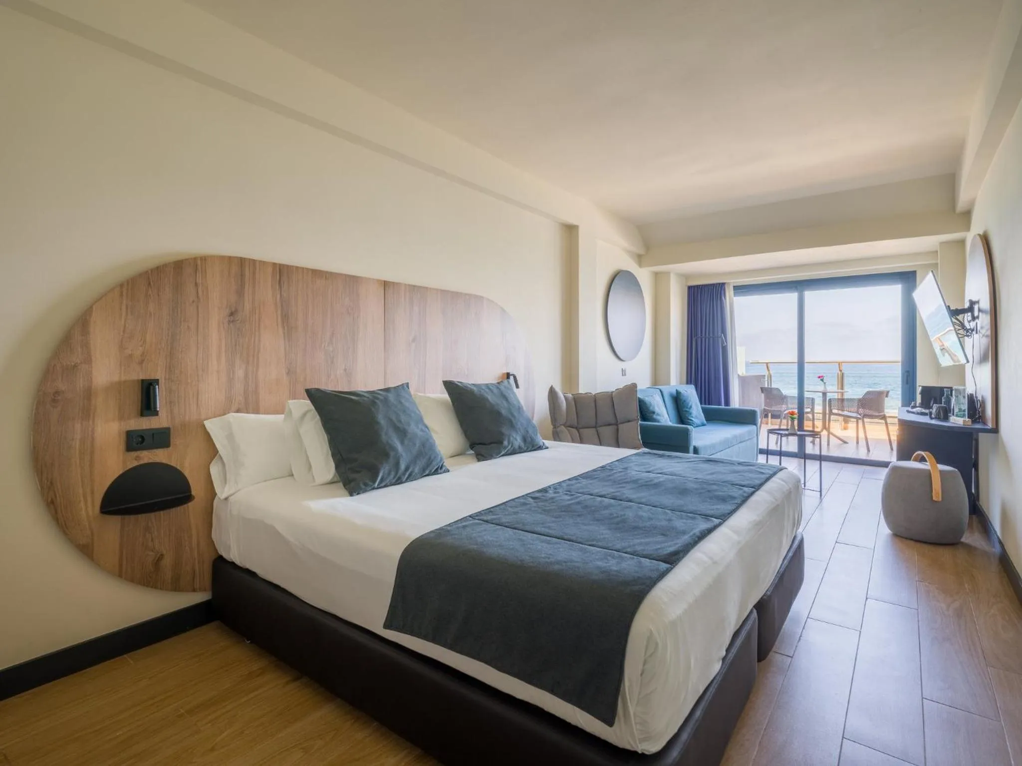 Photo of the whole room, Bed in Sercotel Playa Canteras