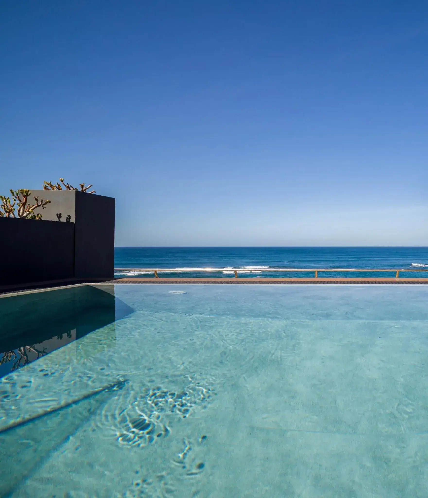 Swimming pool in Sercotel Playa Canteras Swimming pool in Sercotel Playa Canteras
