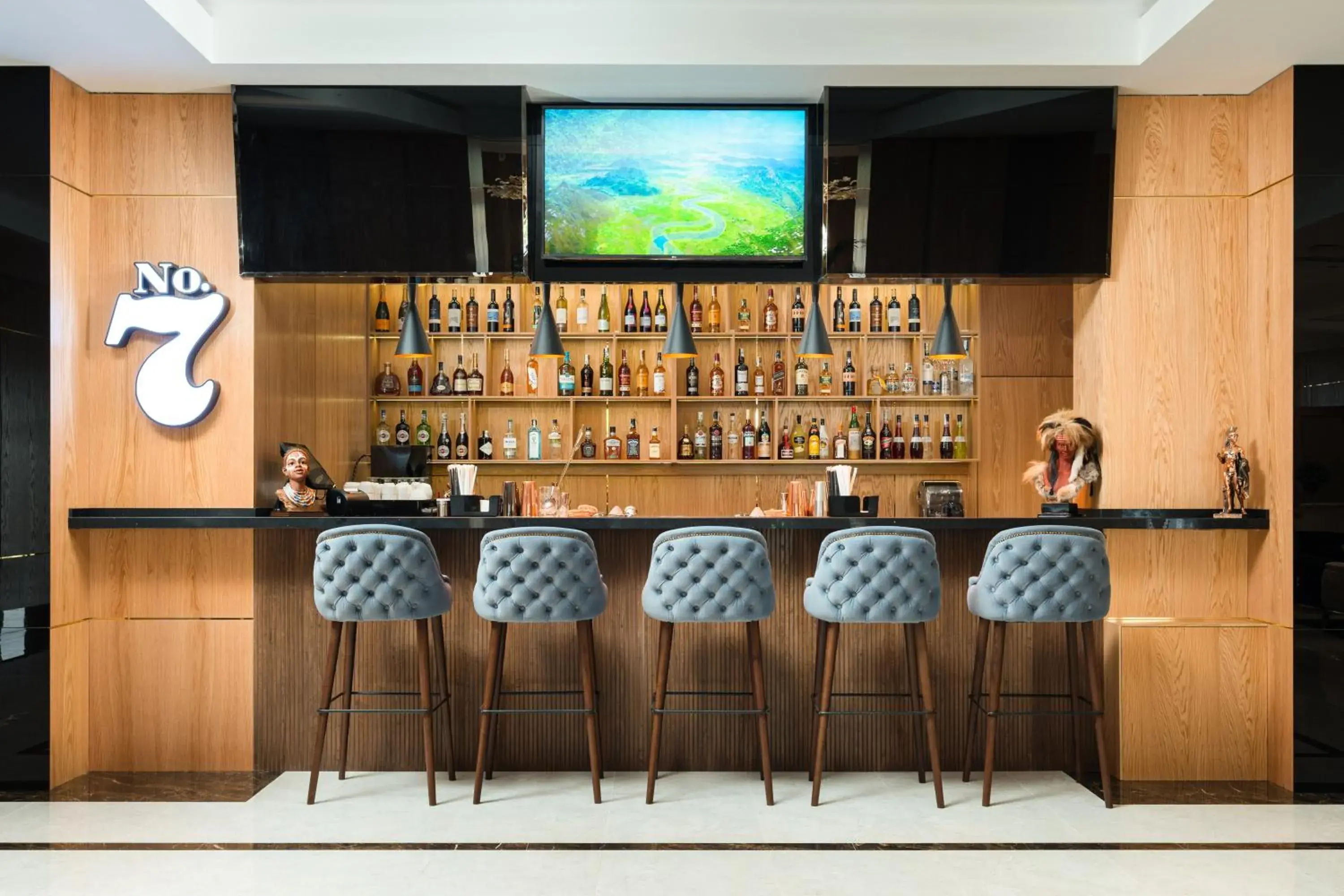 Lounge or bar in Shamsan Airport Hotel Lounge or bar in Shamsan Airport Hotel