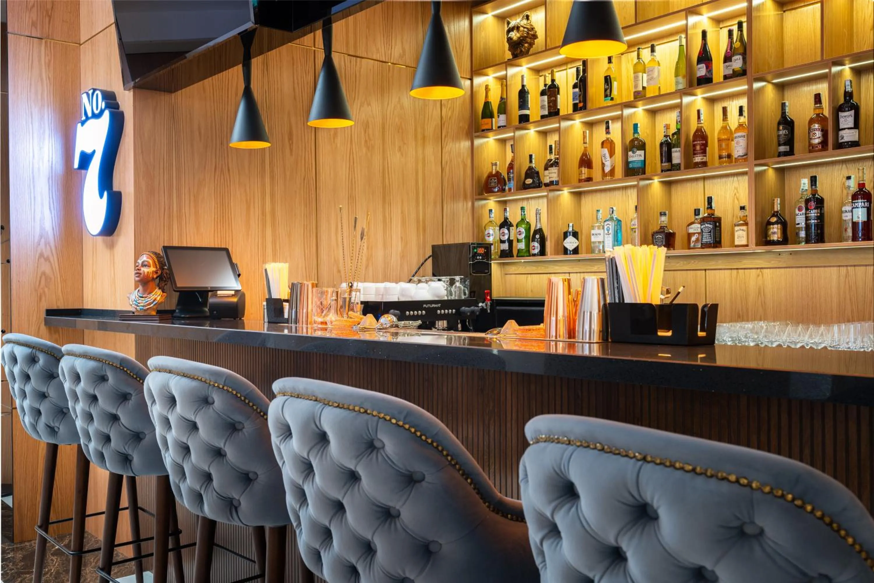 Lounge or bar in Shamsan Airport Hotel