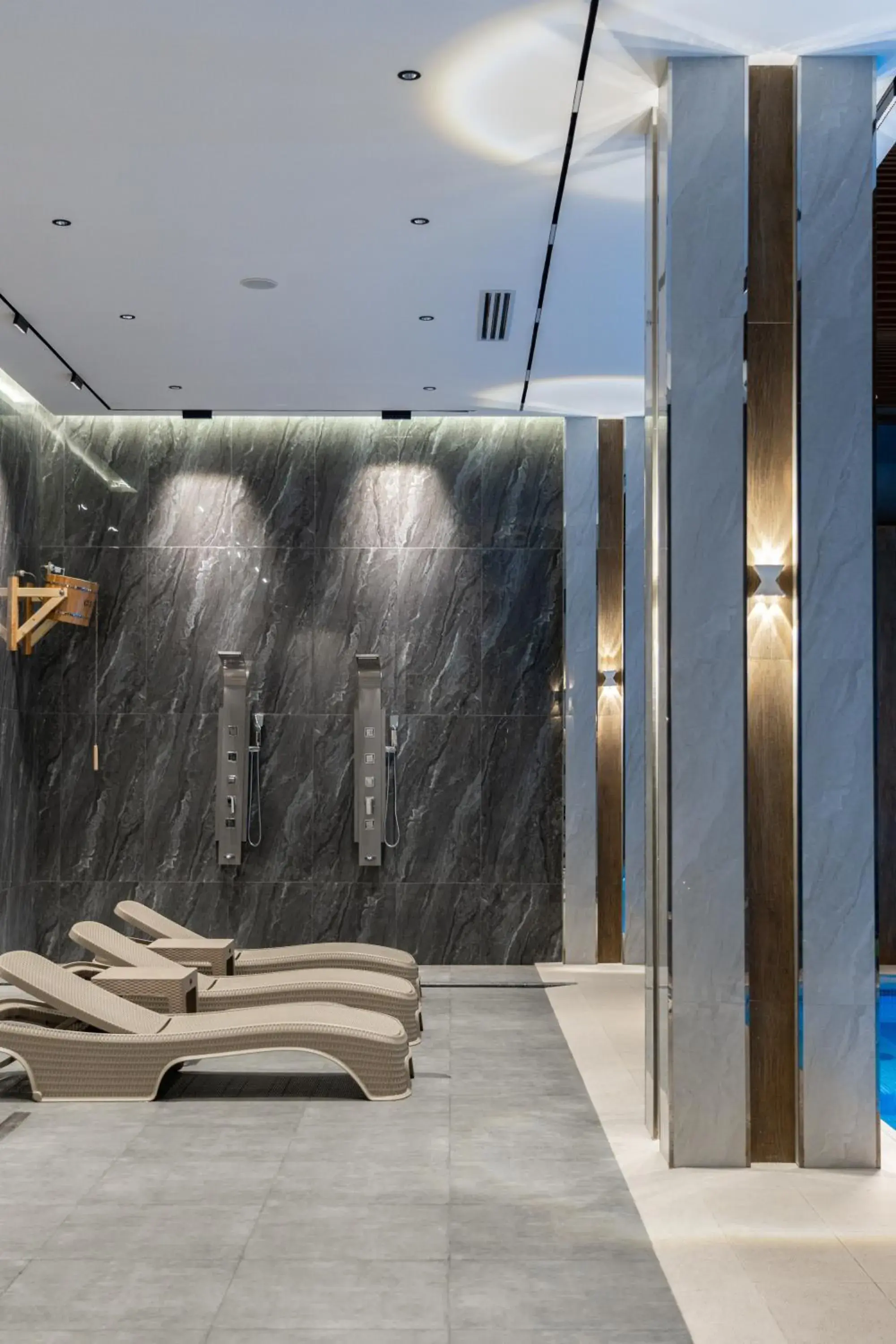 Swimming pool in Shamsan Airport Hotel Swimming pool in Shamsan Airport Hotel