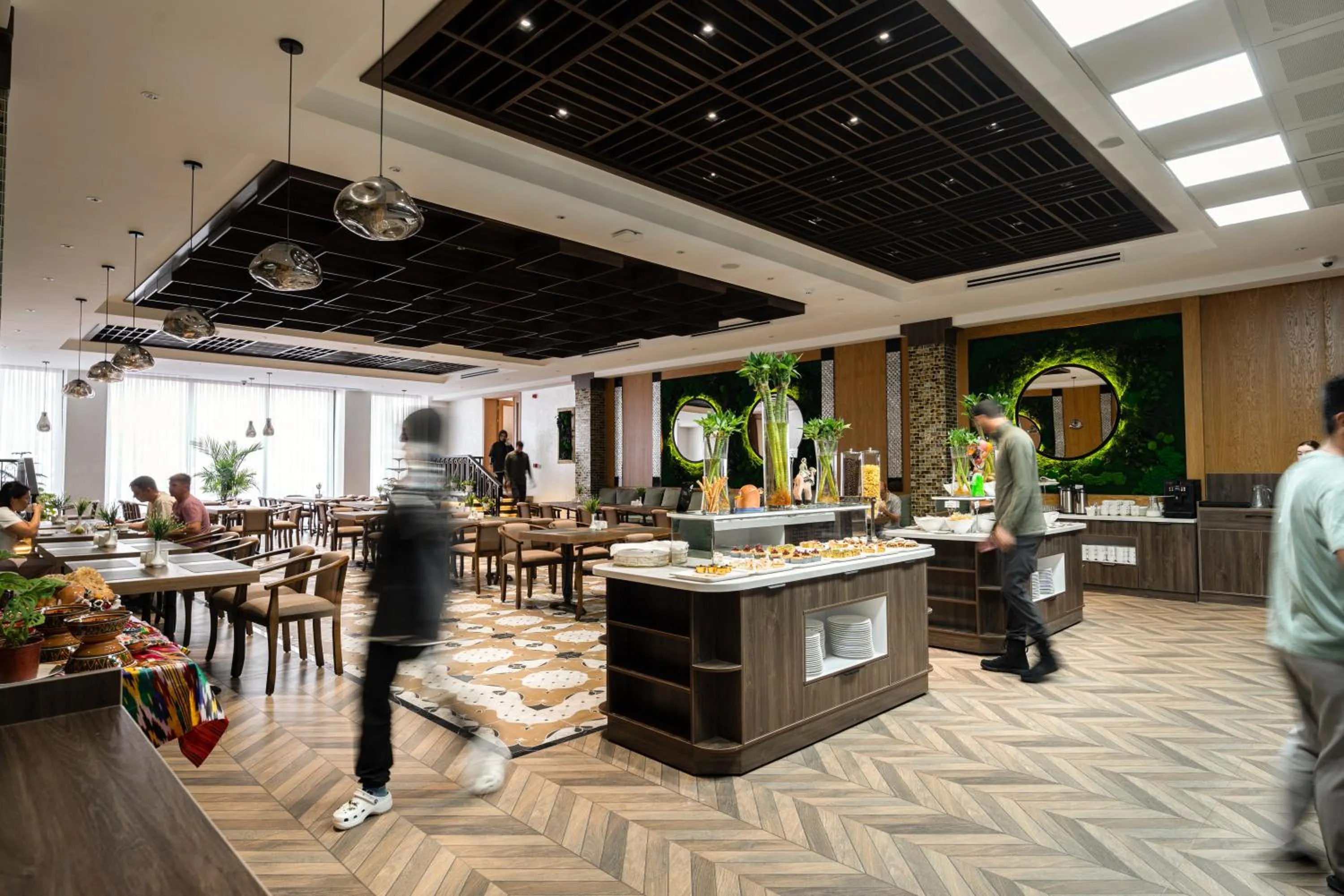 Restaurant/places to eat in Shamsan Airport Hotel